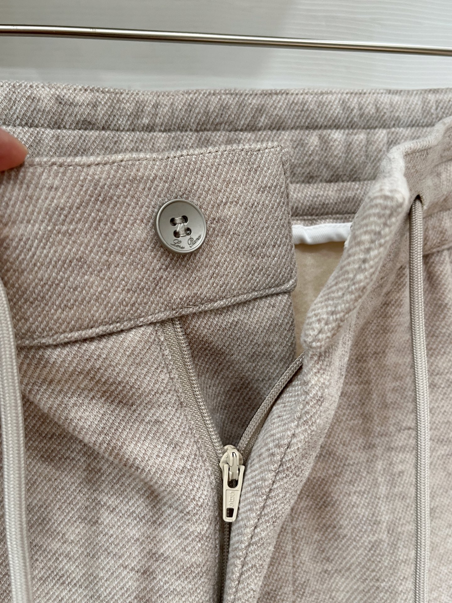 。Lo*ro Pi*na诺 u翩雅 2025秋冬 全品相订单，保暖有型 羊毛呢混纺松紧腰直脚休闲裤 经典