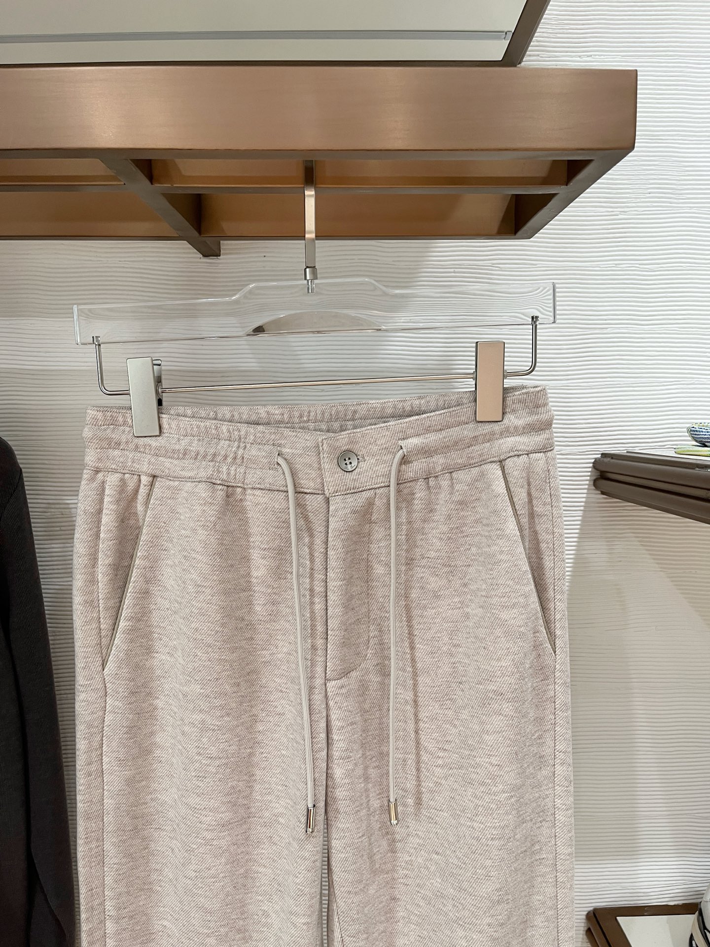 。Lo*ro Pi*na诺 u翩雅 2025秋冬 全品相订单，保暖有型 羊毛呢混纺松紧腰直脚休闲裤 经典