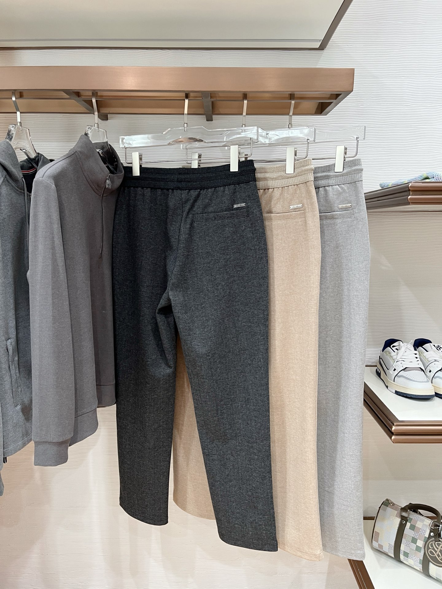 。Lo*ro Pi*na诺 u翩雅 2025秋冬 全品相订单，保暖有型 羊毛呢混纺松紧腰直脚休闲裤 经典