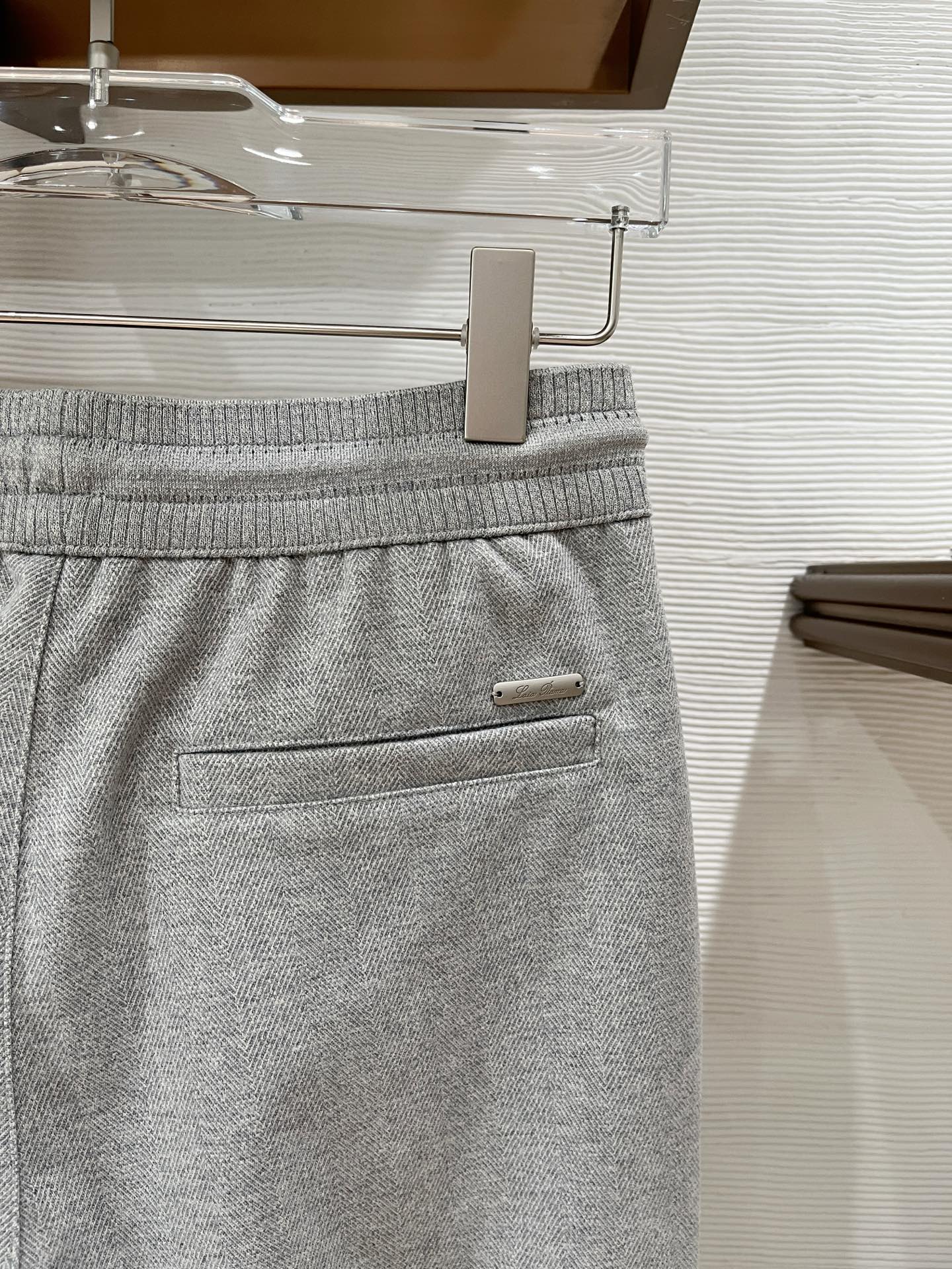 。Lo*ro Pi*na诺 u翩雅 2025秋冬 全品相订单，保暖有型 羊毛呢混纺松紧腰直脚休闲裤 经典