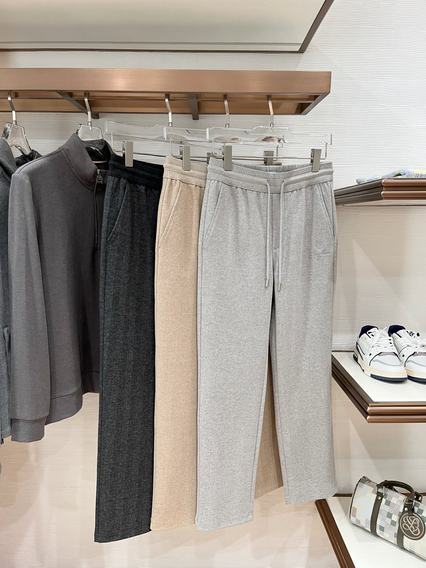 。Lo*ro Pi*na诺 u翩雅 2025秋冬 全品相订单，保暖有型 羊毛呢混纺松紧腰直脚休闲裤 经典