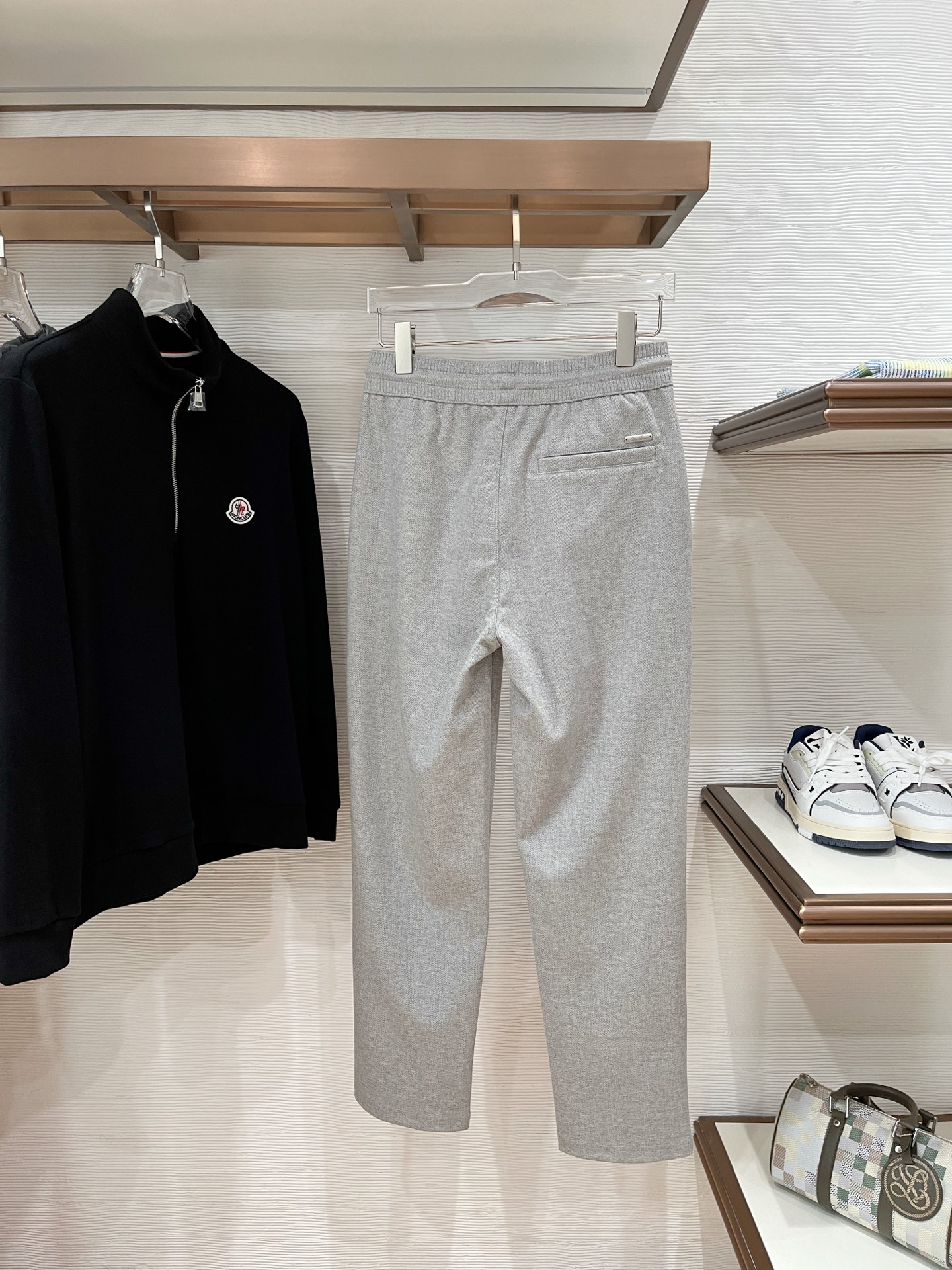 。Lo*ro Pi*na诺 u翩雅 2025秋冬 全品相订单，保暖有型 羊毛呢混纺松紧腰直脚休闲裤 经典