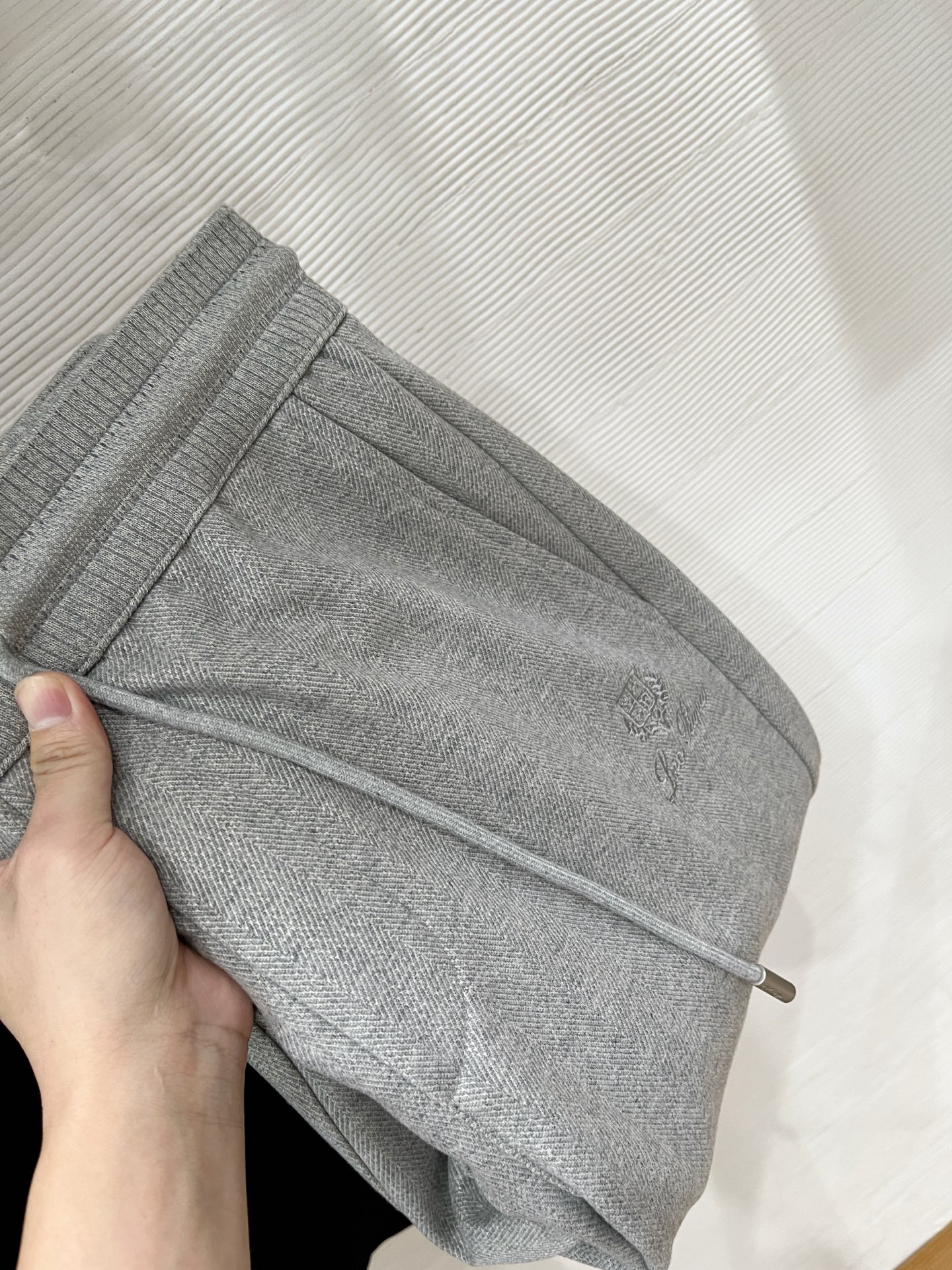 。Lo*ro Pi*na诺 u翩雅 2025秋冬 全品相订单，保暖有型 羊毛呢混纺松紧腰直脚休闲裤 经典