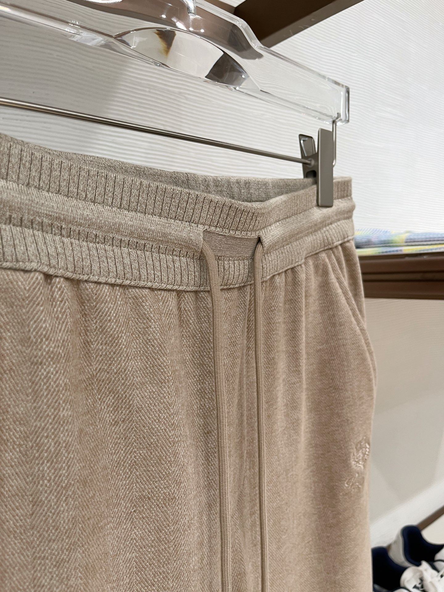 。Lo*ro Pi*na诺 u翩雅 2025秋冬 全品相订单，保暖有型 羊毛呢混纺松紧腰直脚休闲裤 经典