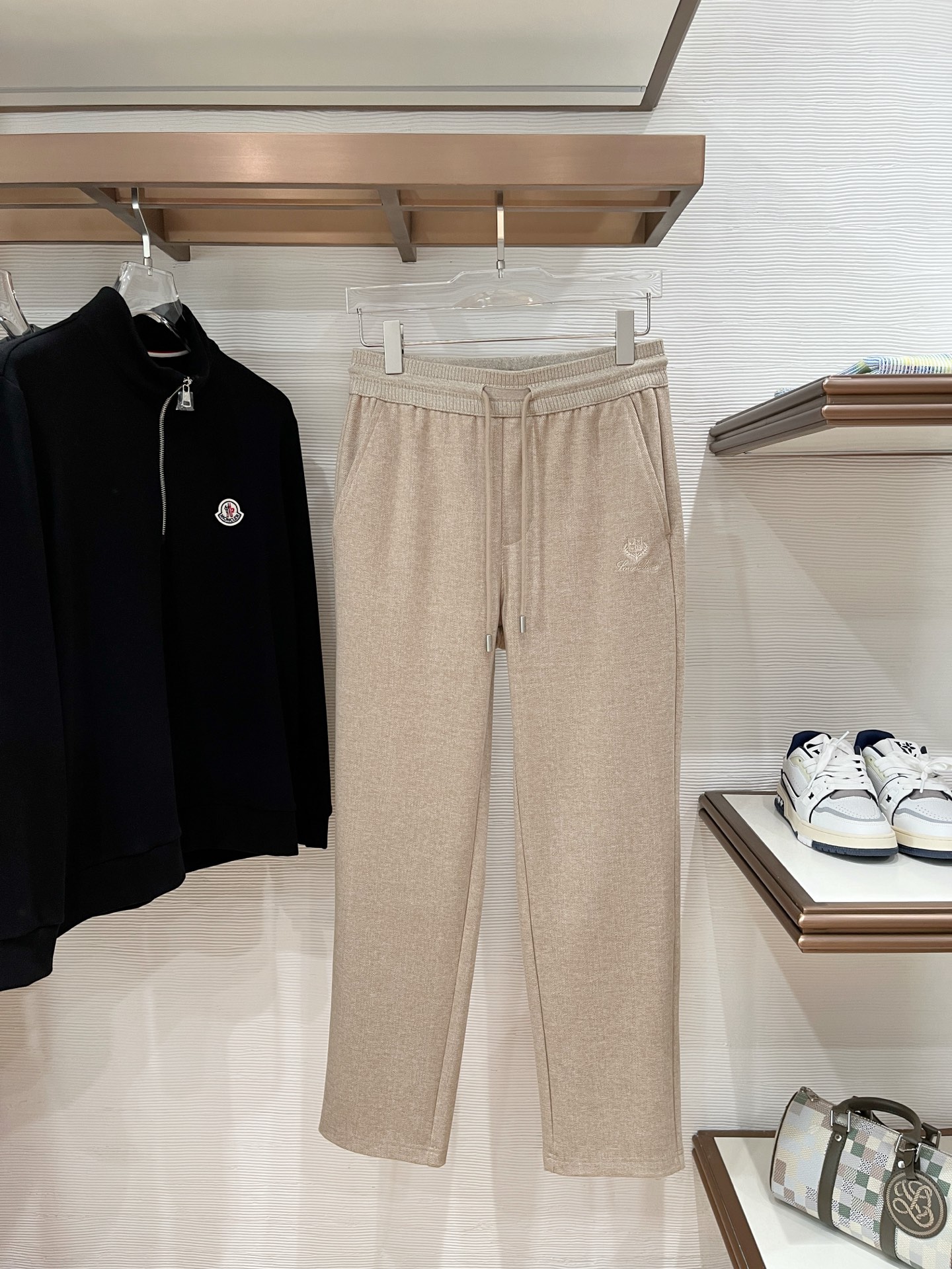 。Lo*ro Pi*na诺 u翩雅 2025秋冬 全品相订单，保暖有型 羊毛呢混纺松紧腰直脚休闲裤 经典