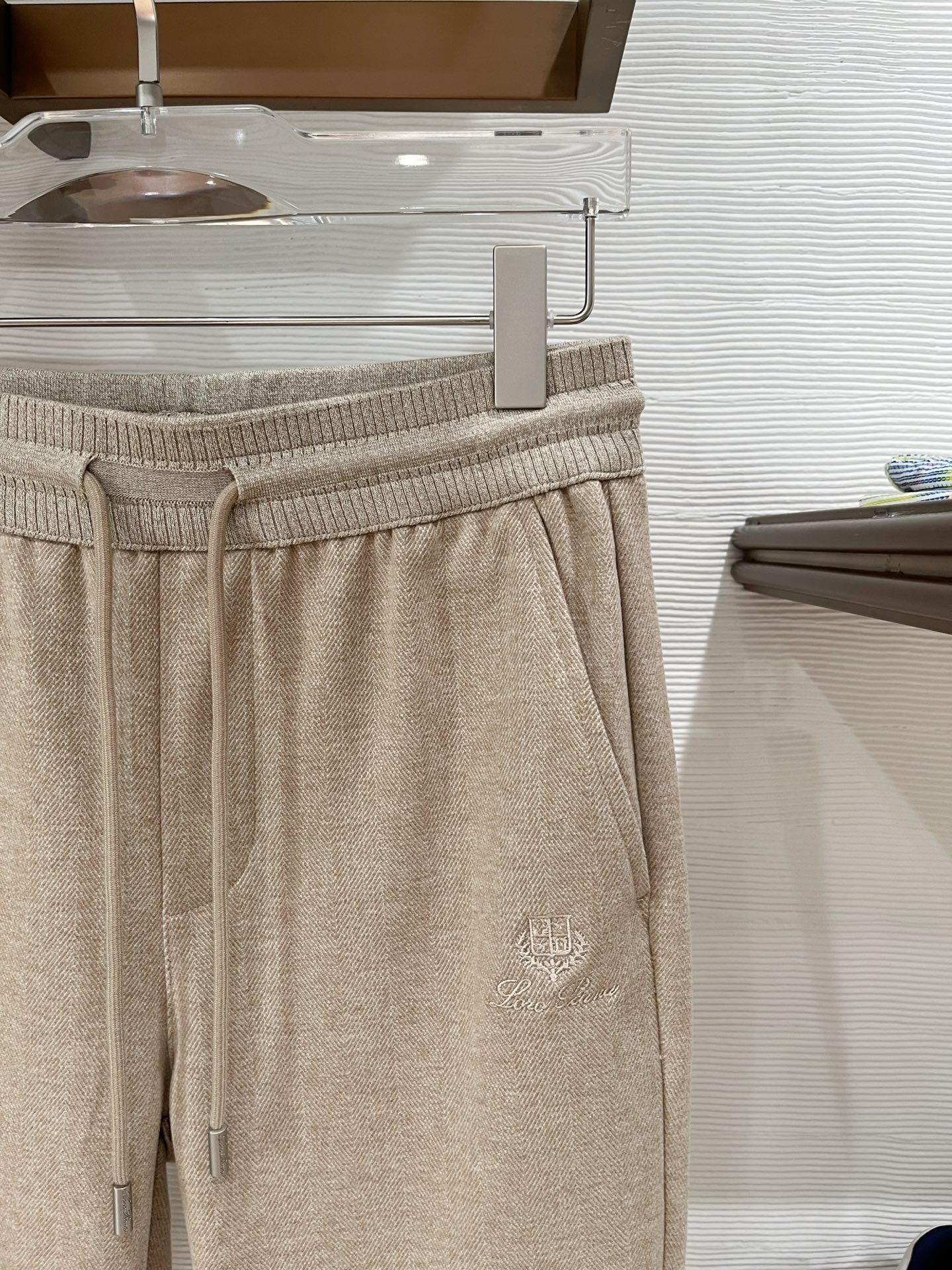 。Lo*ro Pi*na诺 u翩雅 2025秋冬 全品相订单，保暖有型 羊毛呢混纺松紧腰直脚休闲裤 经典