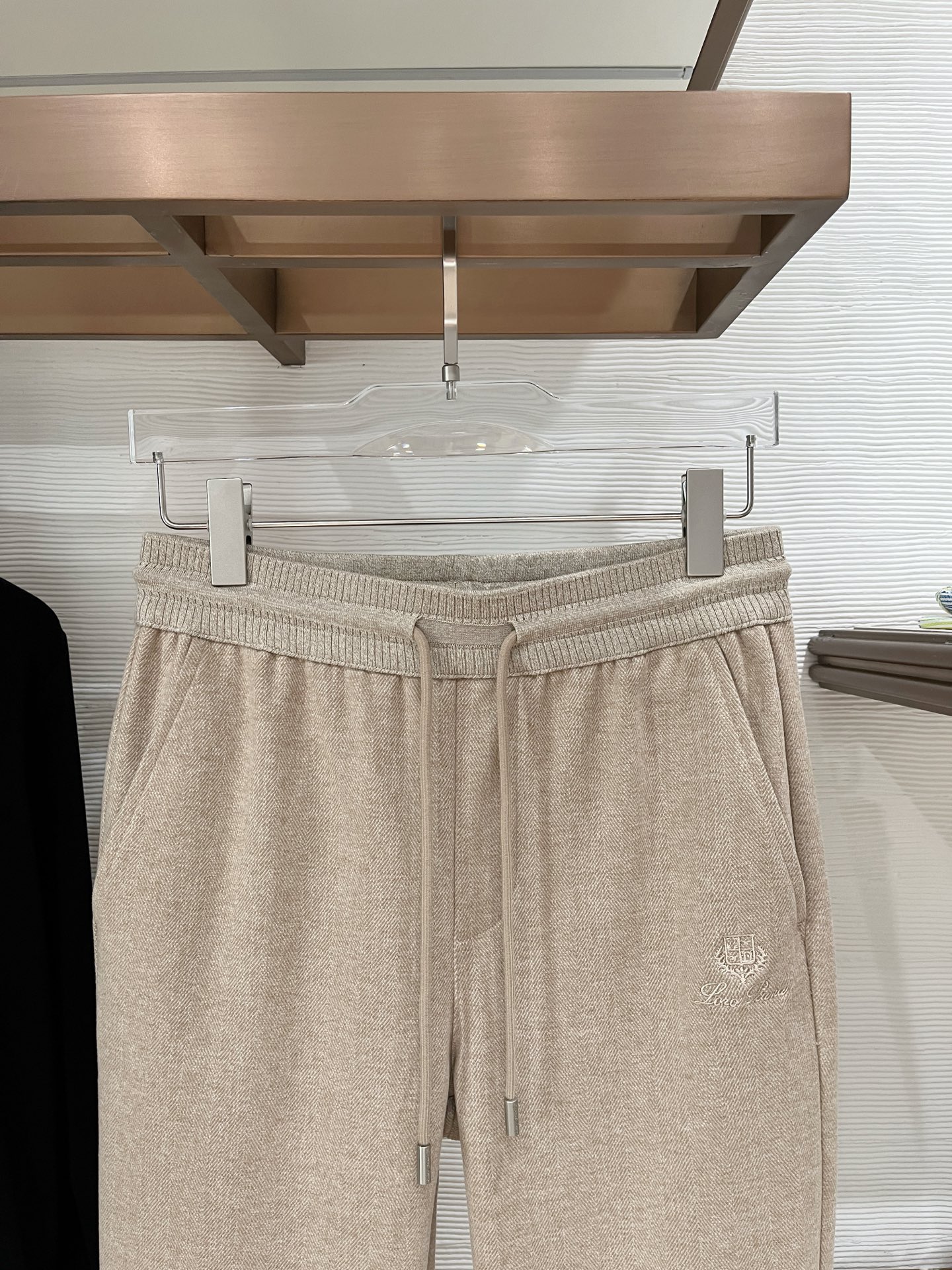 。Lo*ro Pi*na诺 u翩雅 2025秋冬 全品相订单，保暖有型 羊毛呢混纺松紧腰直脚休闲裤 经典