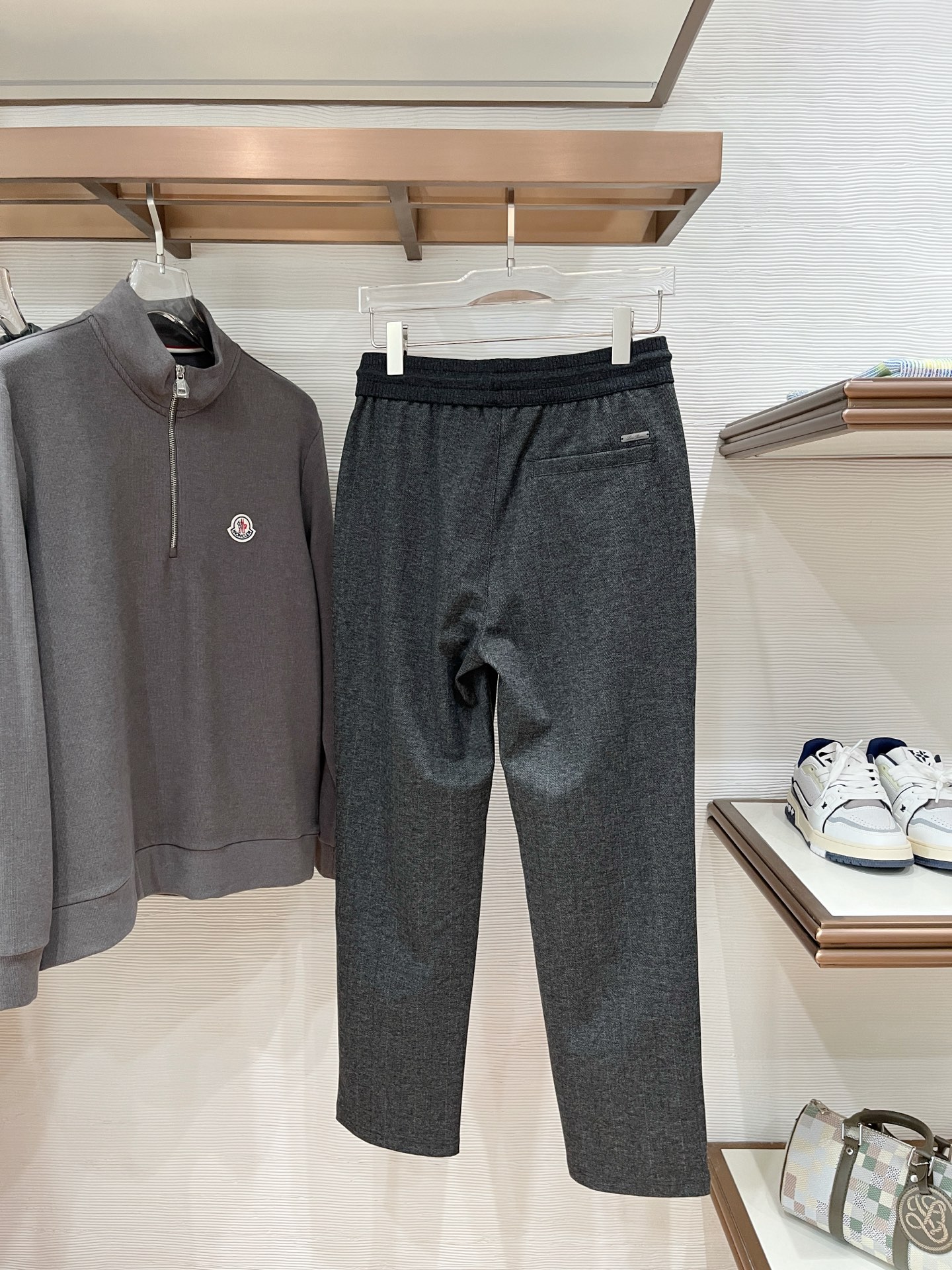 。Lo*ro Pi*na诺 u翩雅 2025秋冬 全品相订单，保暖有型 羊毛呢混纺松紧腰直脚休闲裤 经典