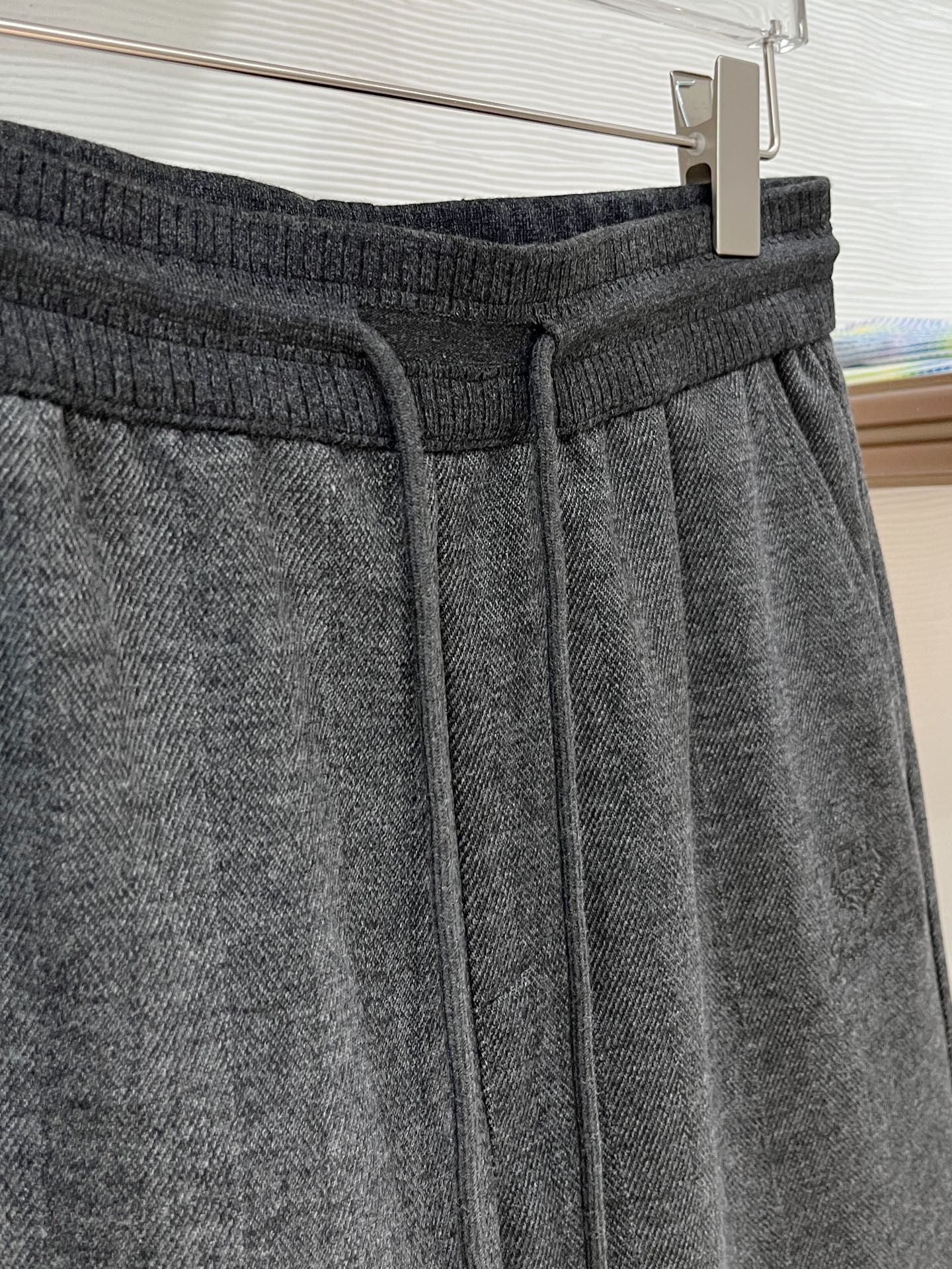 。Lo*ro Pi*na诺 u翩雅 2025秋冬 全品相订单，保暖有型 羊毛呢混纺松紧腰直脚休闲裤 经典