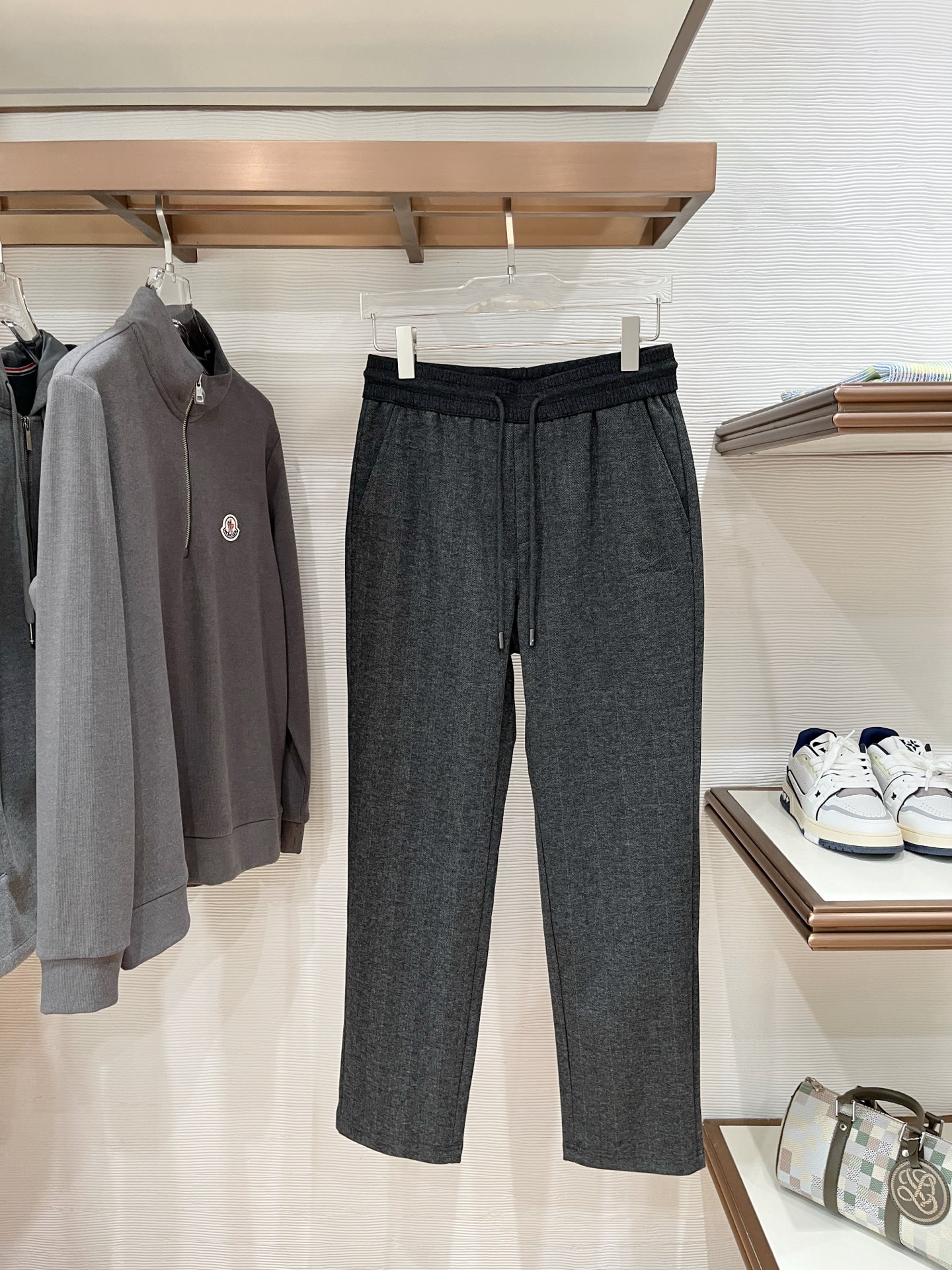 。Lo*ro Pi*na诺 u翩雅 2025秋冬 全品相订单，保暖有型 羊毛呢混纺松紧腰直脚休闲裤 经典