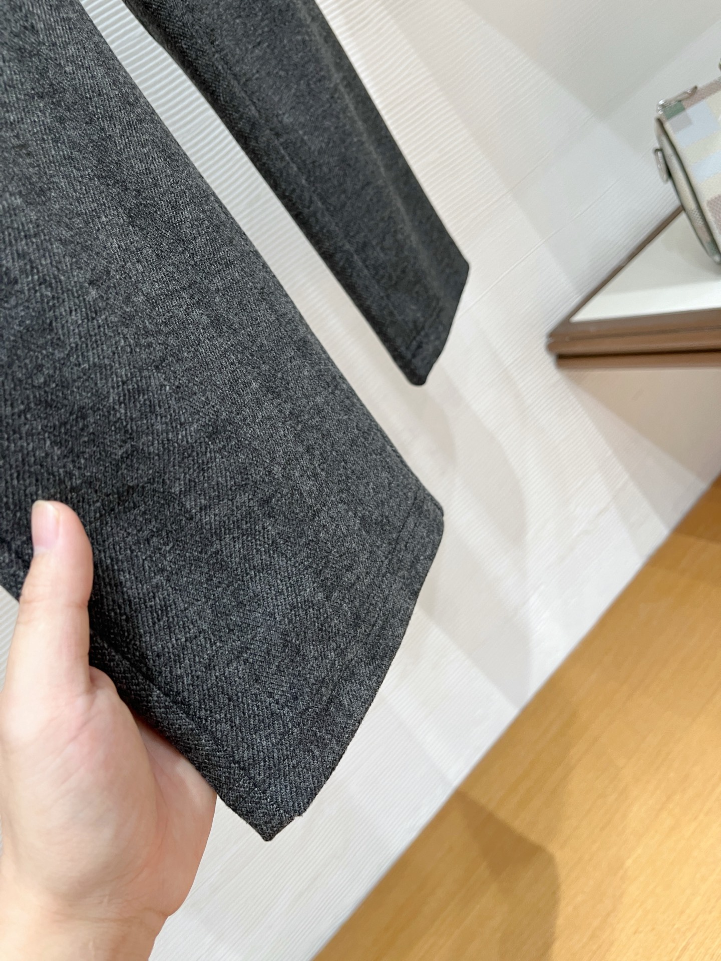 。Lo*ro Pi*na诺 u翩雅 2025秋冬 全品相订单，保暖有型 羊毛呢混纺松紧腰直脚休闲裤 经典