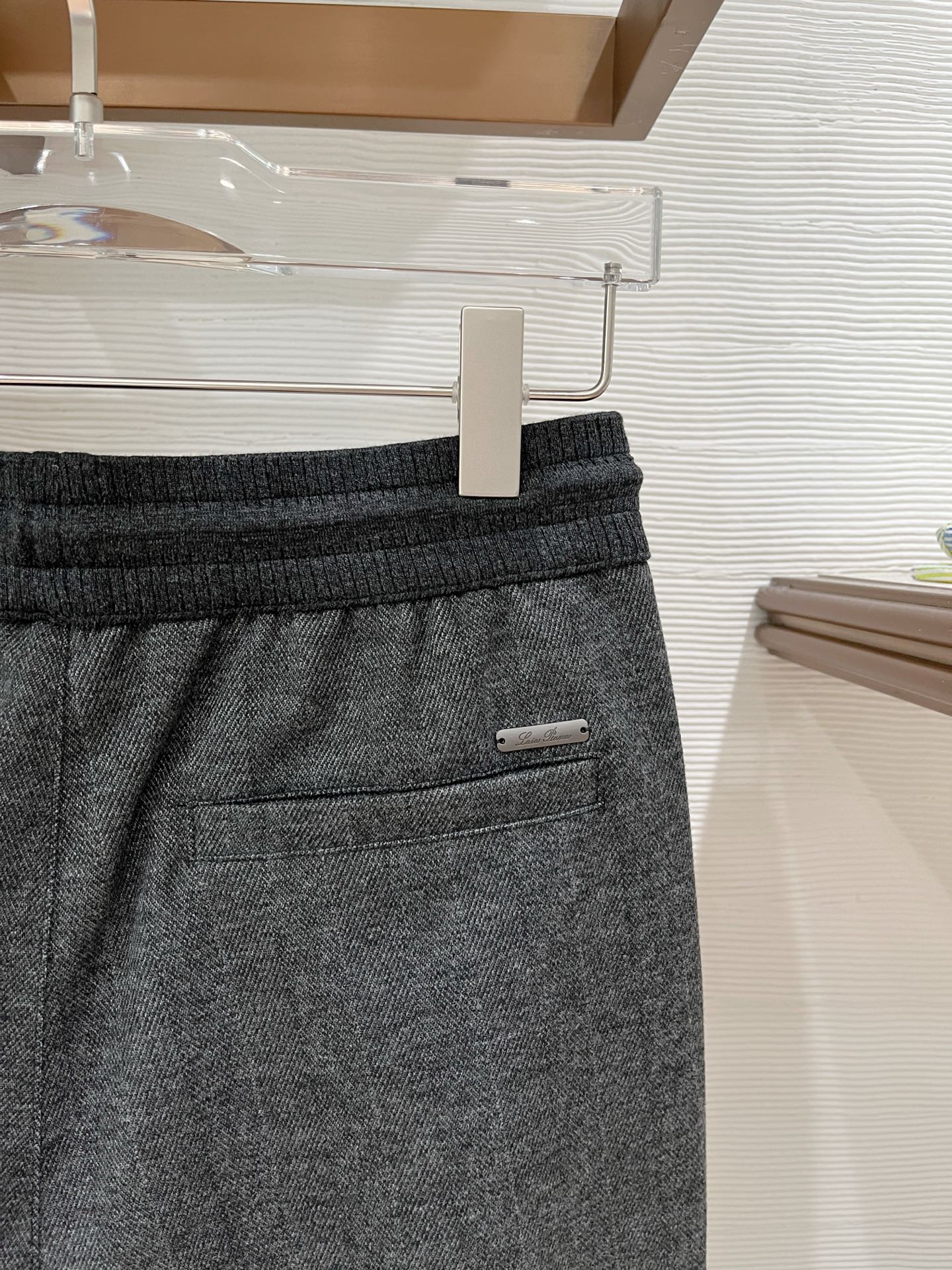 。Lo*ro Pi*na诺 u翩雅 2025秋冬 全品相订单，保暖有型 羊毛呢混纺松紧腰直脚休闲裤 经典