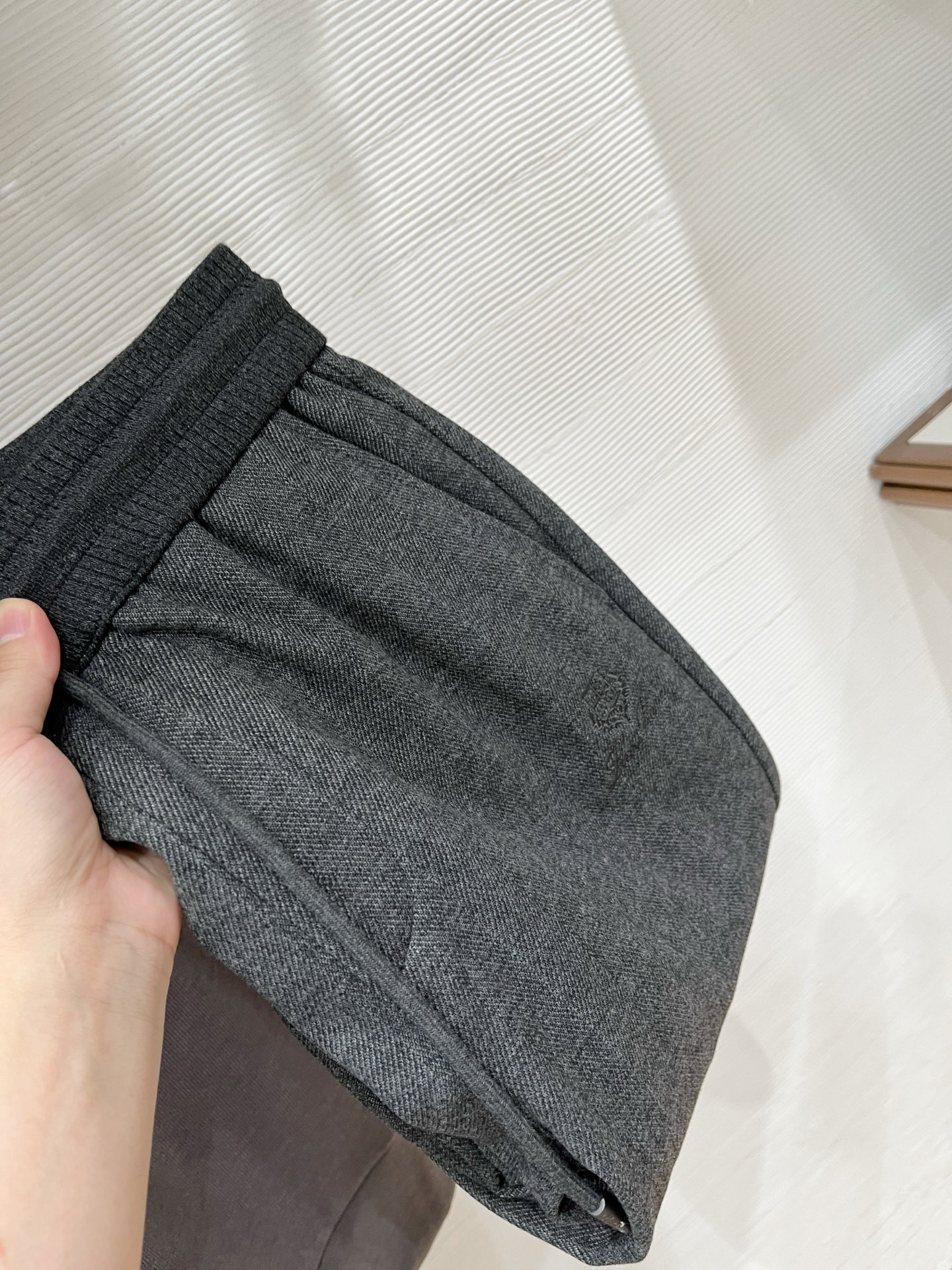 。Lo*ro Pi*na诺 u翩雅 2025秋冬 全品相订单，保暖有型 羊毛呢混纺松紧腰直脚休闲裤 经典