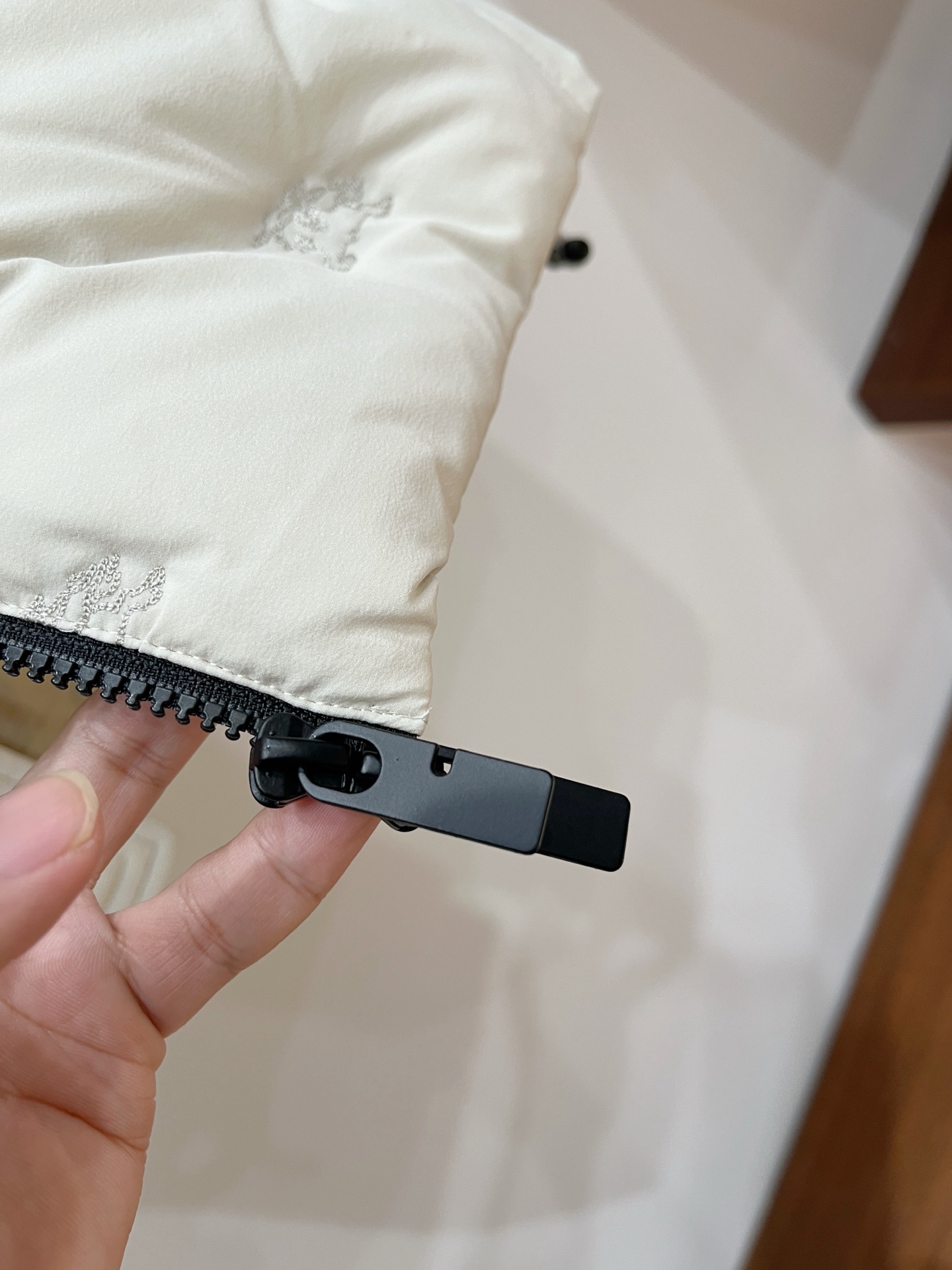 2️⃣0️⃣2️⃣5️⃣ 巴宝莉Burberry最新款时尚设计师款立领羽绒服爆款羽绒马甲背心 处处细节显