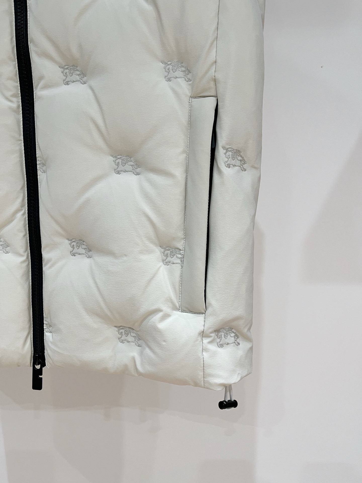 2️⃣0️⃣2️⃣5️⃣ 巴宝莉Burberry最新款时尚设计师款立领羽绒服爆款羽绒马甲背心 处处细节显