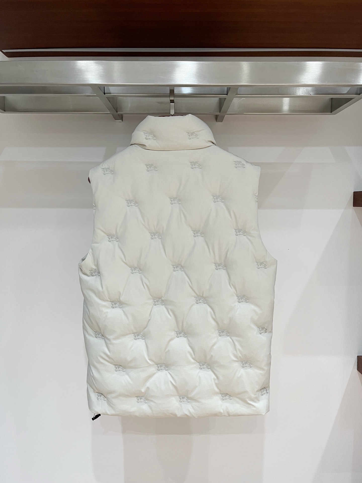 2️⃣0️⃣2️⃣5️⃣ 巴宝莉Burberry最新款时尚设计师款立领羽绒服爆款羽绒马甲背心 处处细节显