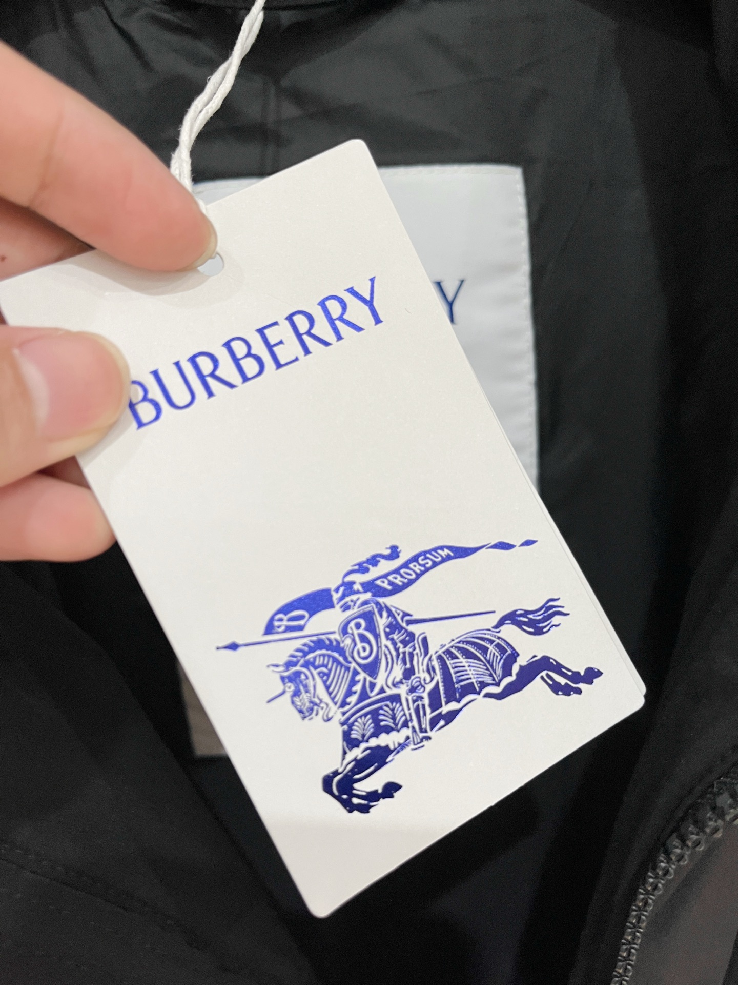 2️⃣0️⃣2️⃣5️⃣ 巴宝莉Burberry最新款时尚设计师款立领羽绒服爆款羽绒马甲背心 处处细节显