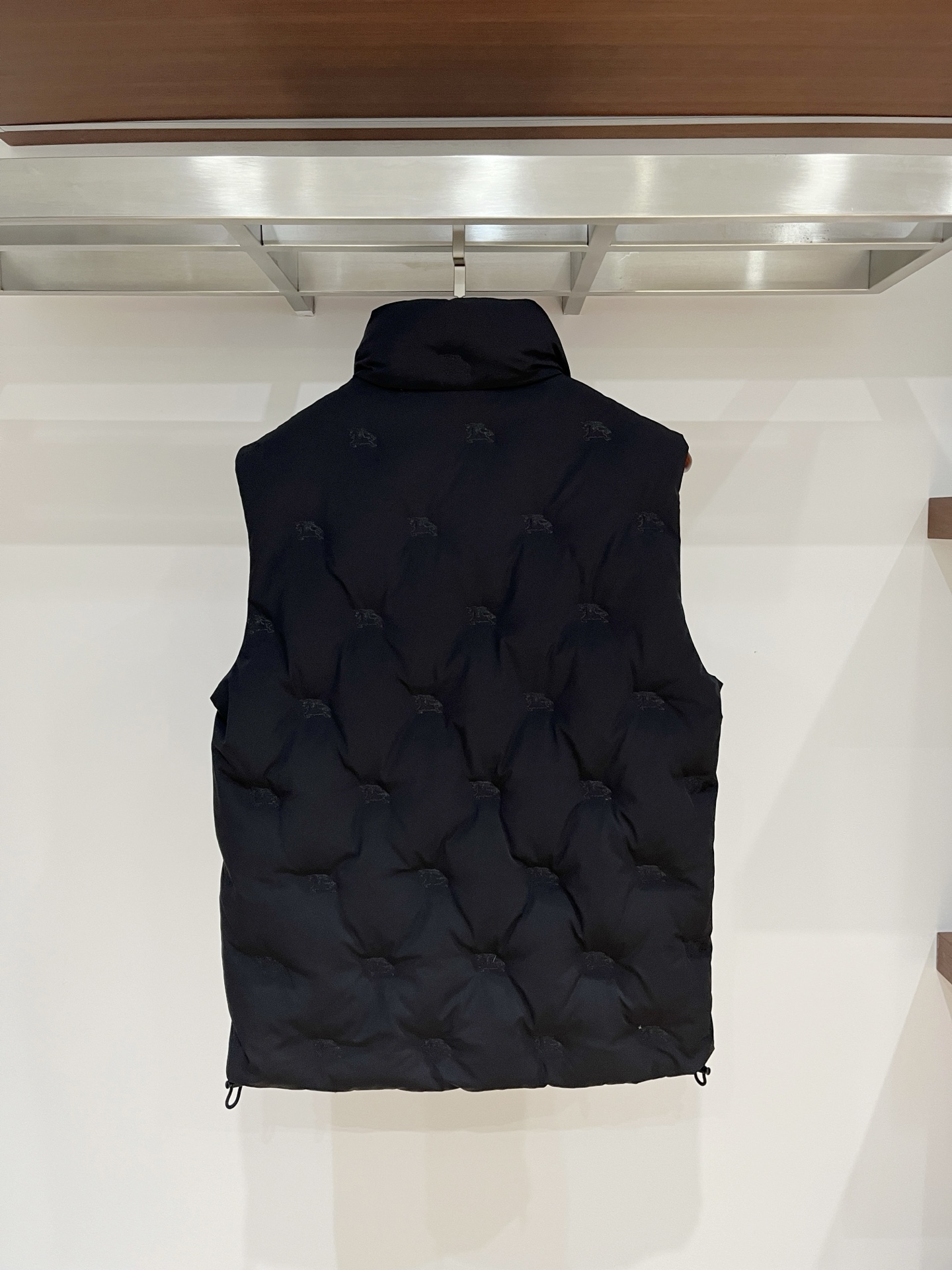 2️⃣0️⃣2️⃣5️⃣ 巴宝莉Burberry最新款时尚设计师款立领羽绒服爆款羽绒马甲背心 处处细节显