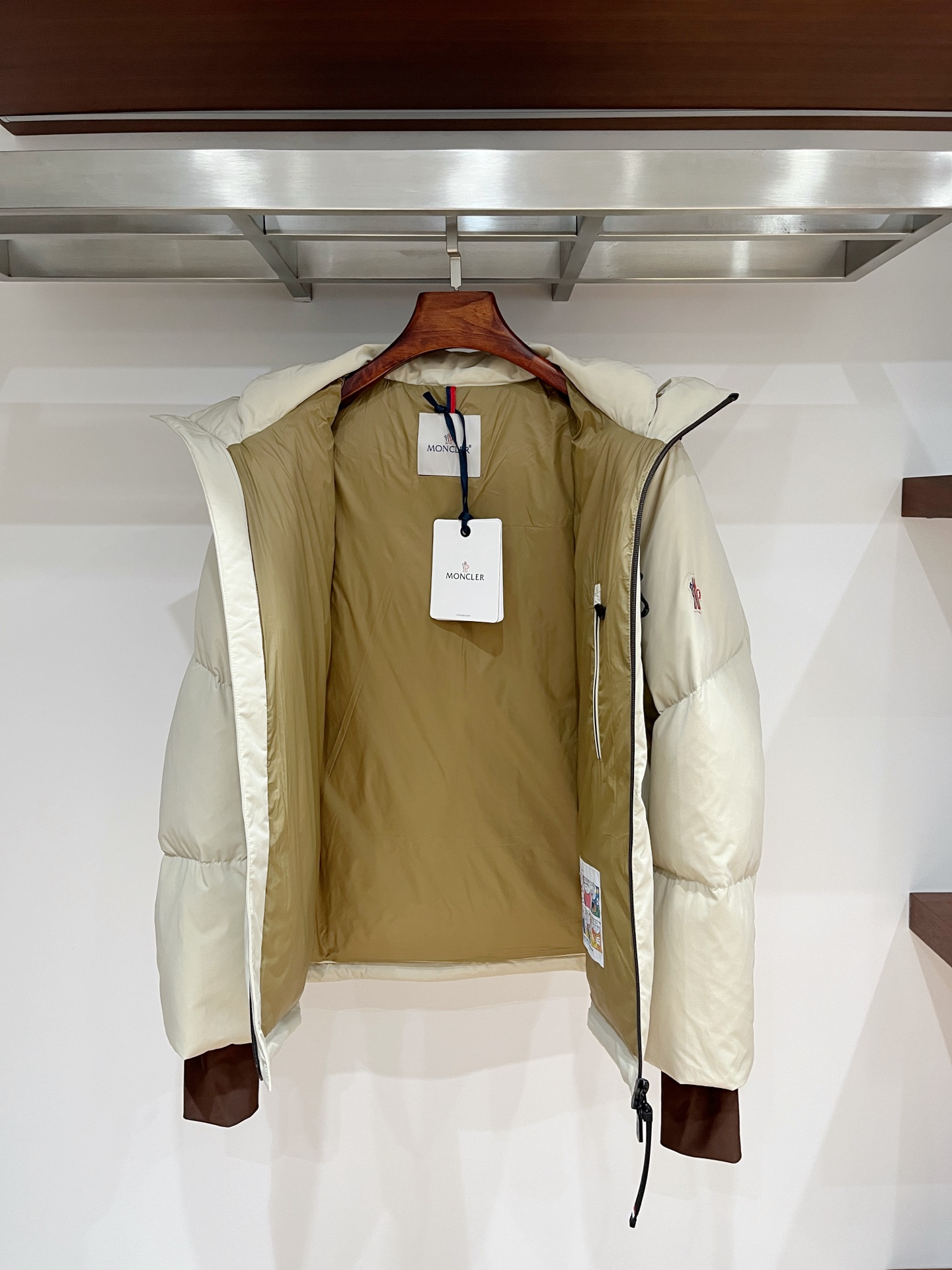 2️⃣0️⃣2️⃣5️⃣秋冬季新款！-Moncl*r男士立领羽绒服，高端轻奢的时尚风格，实穿百搭的款式，