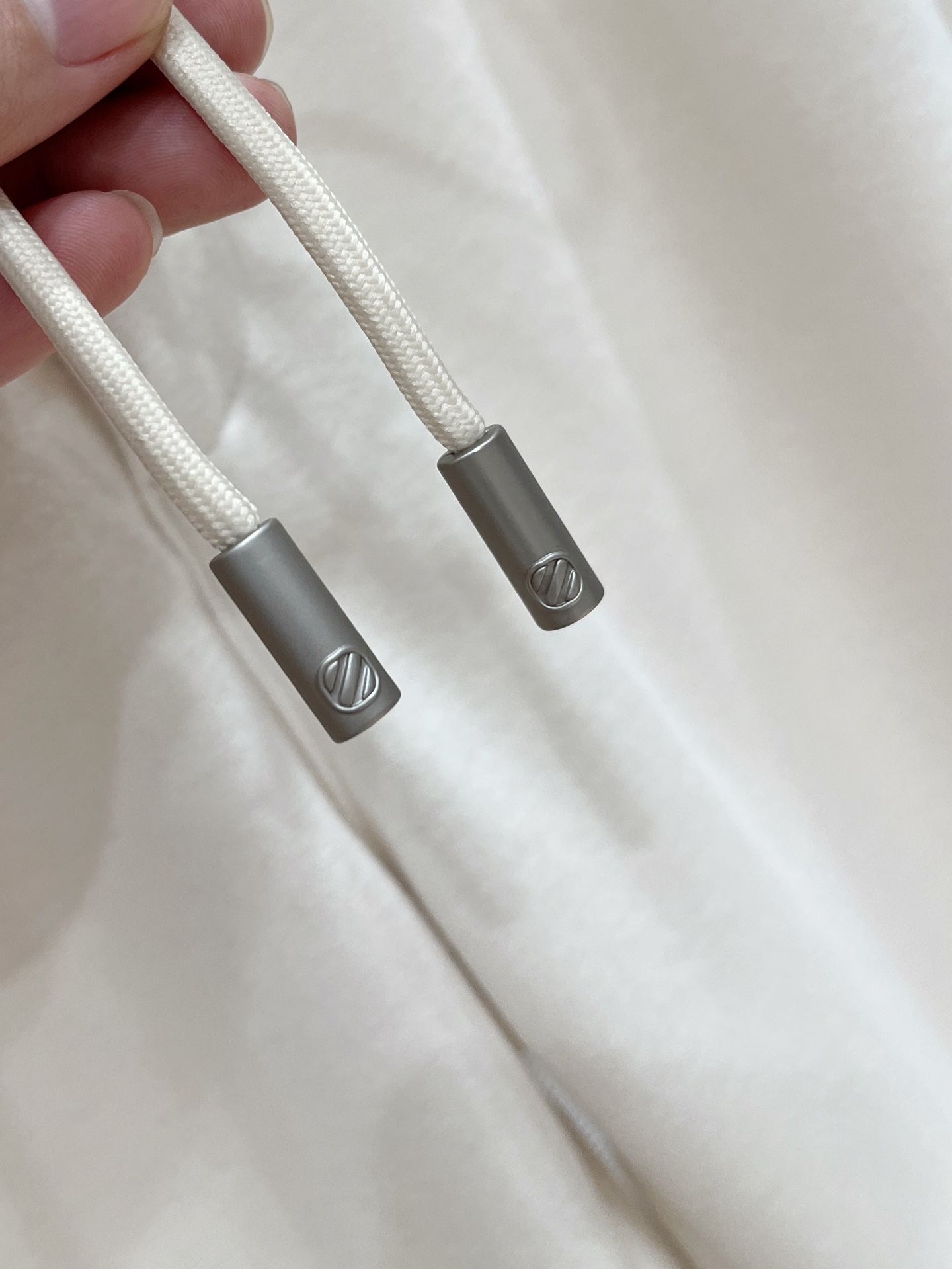 。Zz杰尼*亚🔥秋冬新款男士直筒运动裤，羊绒羊毛混纺面料、三标齐、松紧腰抽绳、两侧拉链口袋设计，合体的裁