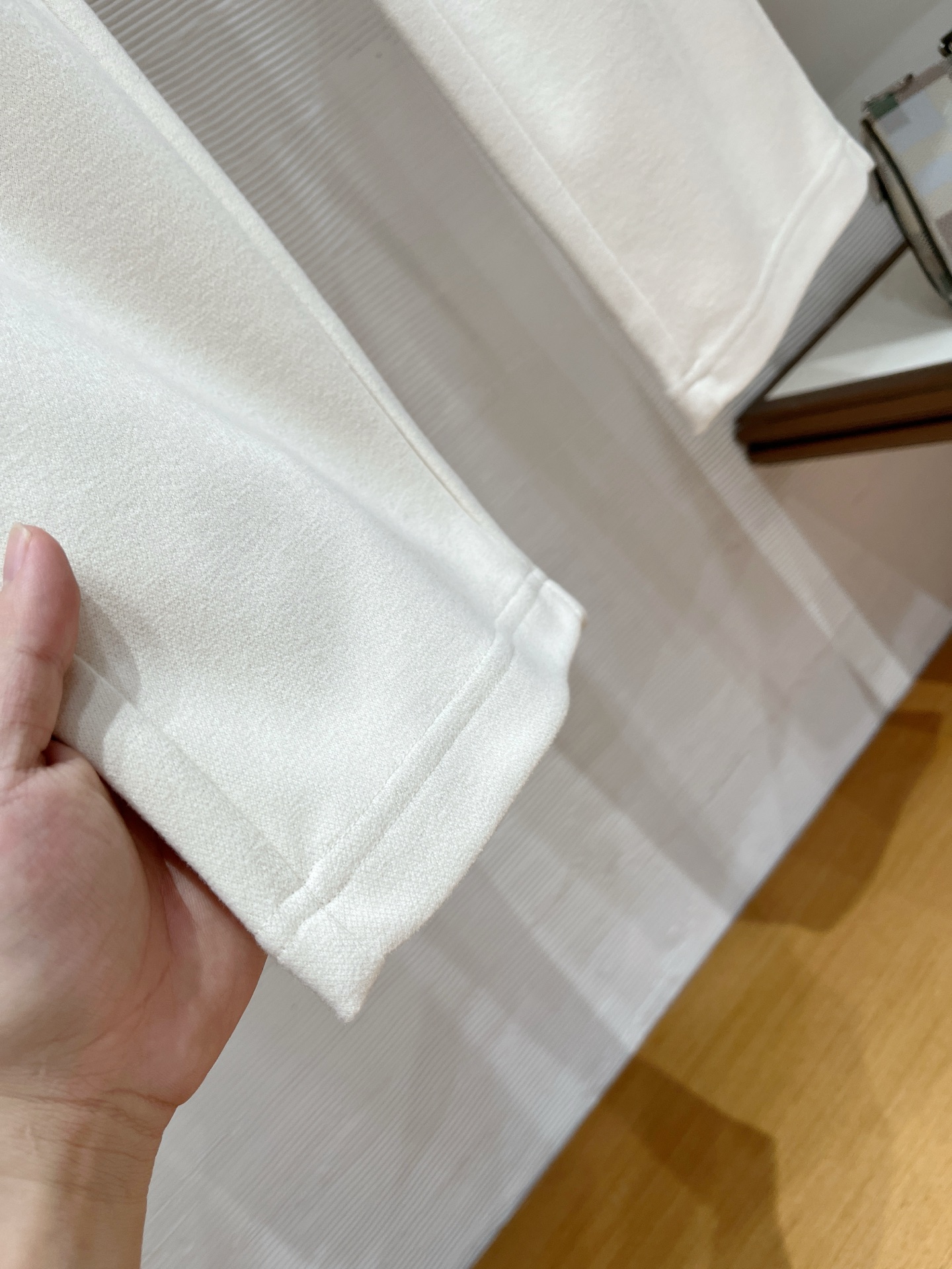 。Zz杰尼*亚🔥秋冬新款男士直筒运动裤，羊绒羊毛混纺面料、三标齐、松紧腰抽绳、两侧拉链口袋设计，合体的裁