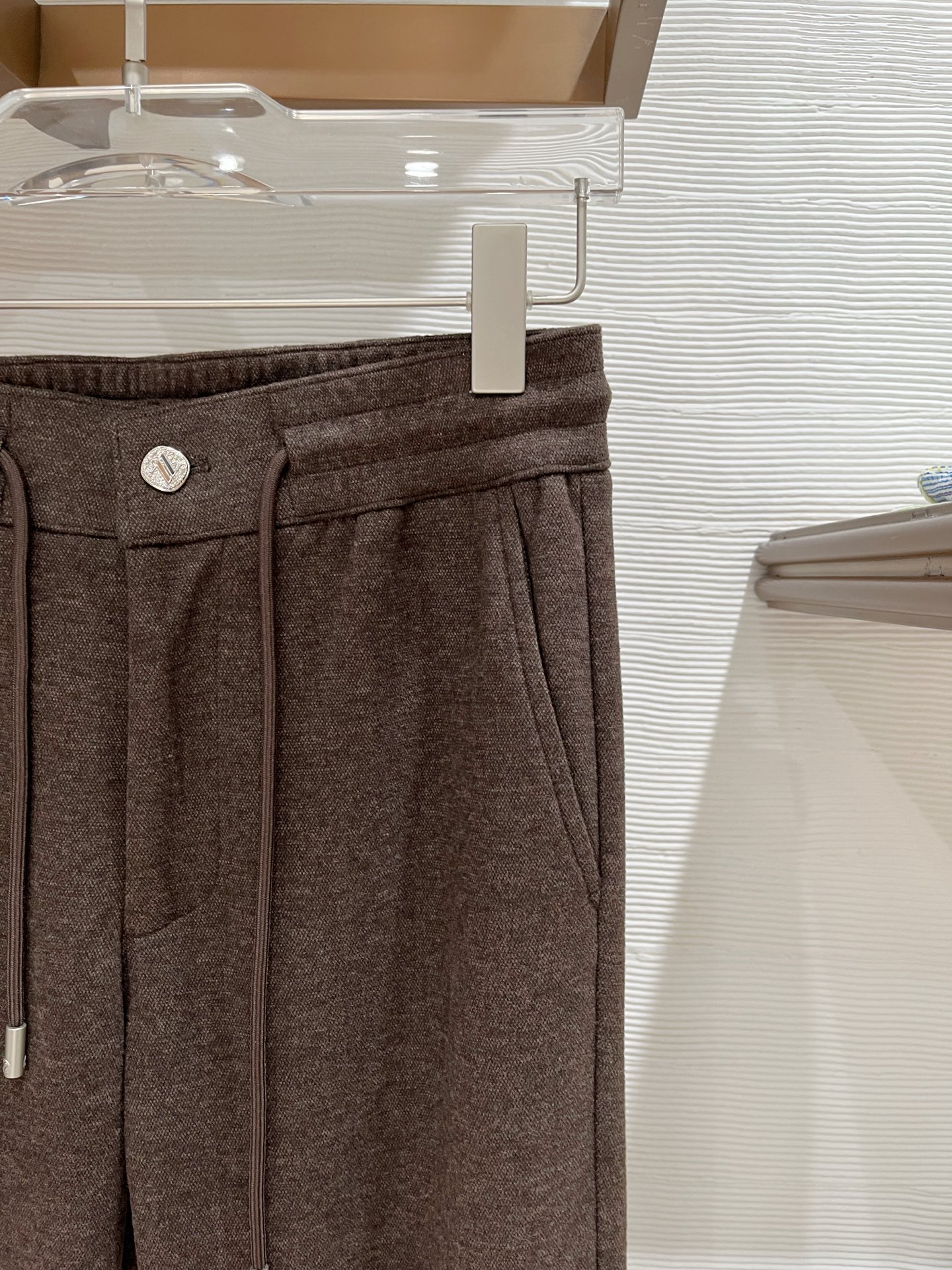 。Zz杰尼*亚🔥秋冬新款男士直筒运动裤，羊绒羊毛混纺面料、三标齐、松紧腰抽绳、两侧拉链口袋设计，合体的裁