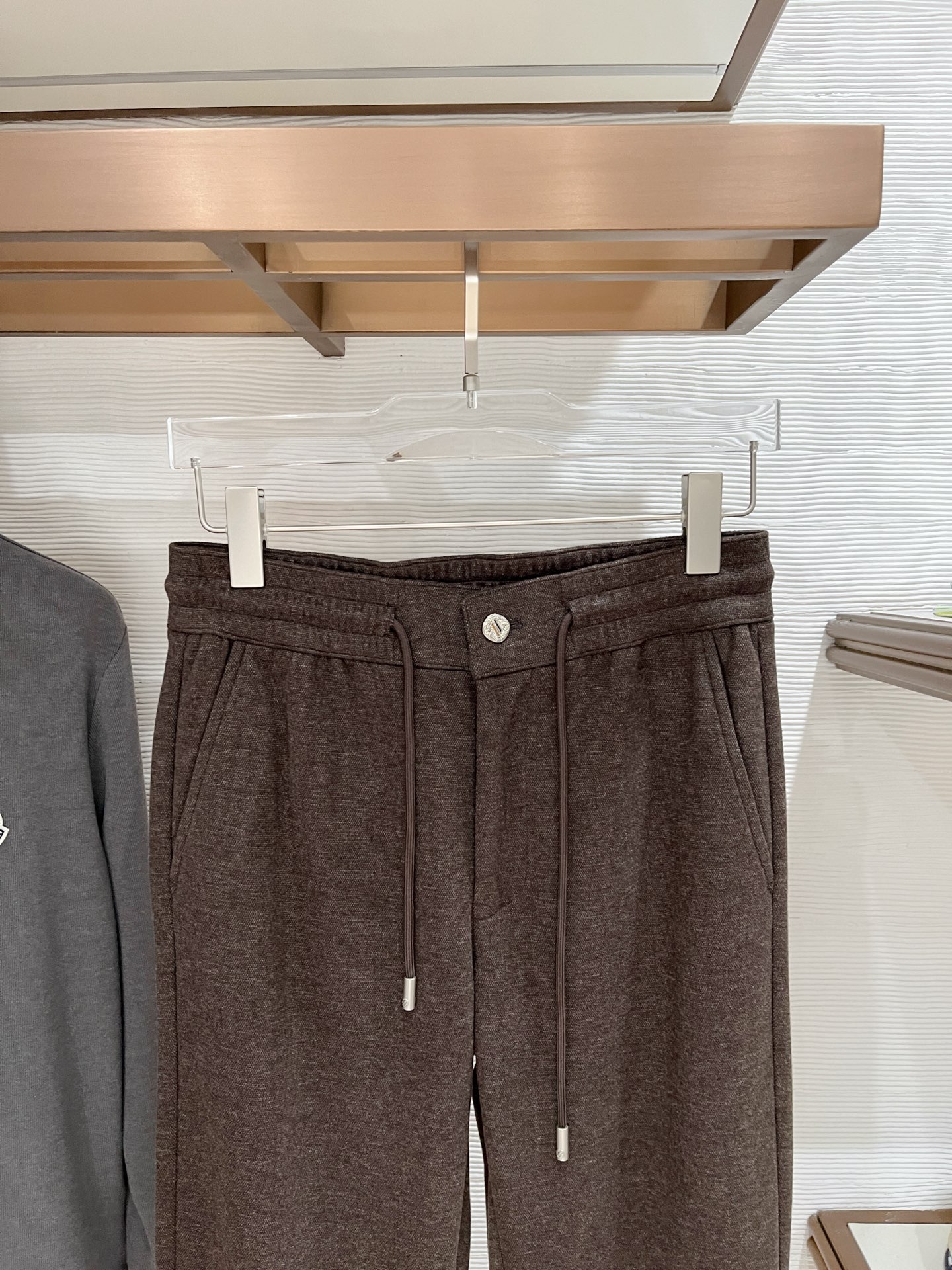 。Zz杰尼*亚🔥秋冬新款男士直筒运动裤，羊绒羊毛混纺面料、三标齐、松紧腰抽绳、两侧拉链口袋设计，合体的裁