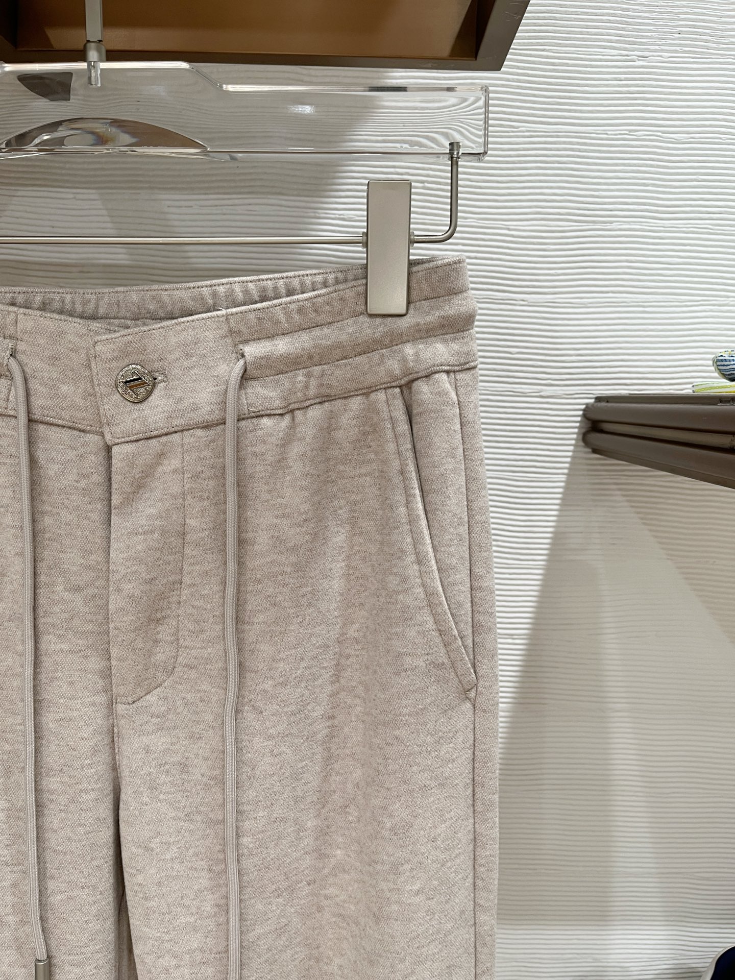 。Zz杰尼*亚🔥秋冬新款男士直筒运动裤，羊绒羊毛混纺面料、三标齐、松紧腰抽绳、两侧拉链口袋设计，合体的裁