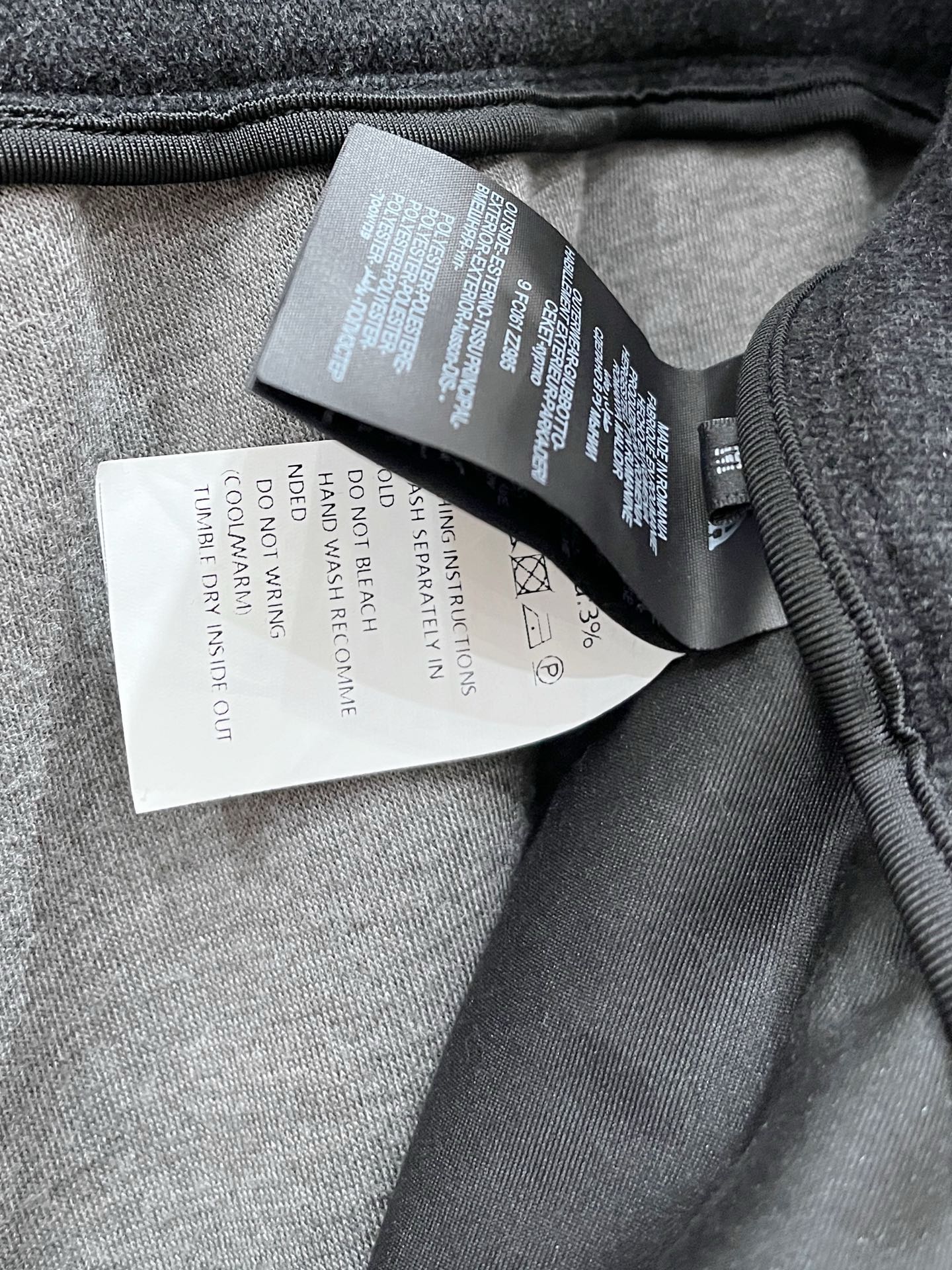 。Zz杰尼*亚🔥秋冬新款男士直筒运动裤，羊绒羊毛混纺面料、三标齐、松紧腰抽绳、两侧拉链口袋设计，合体的裁