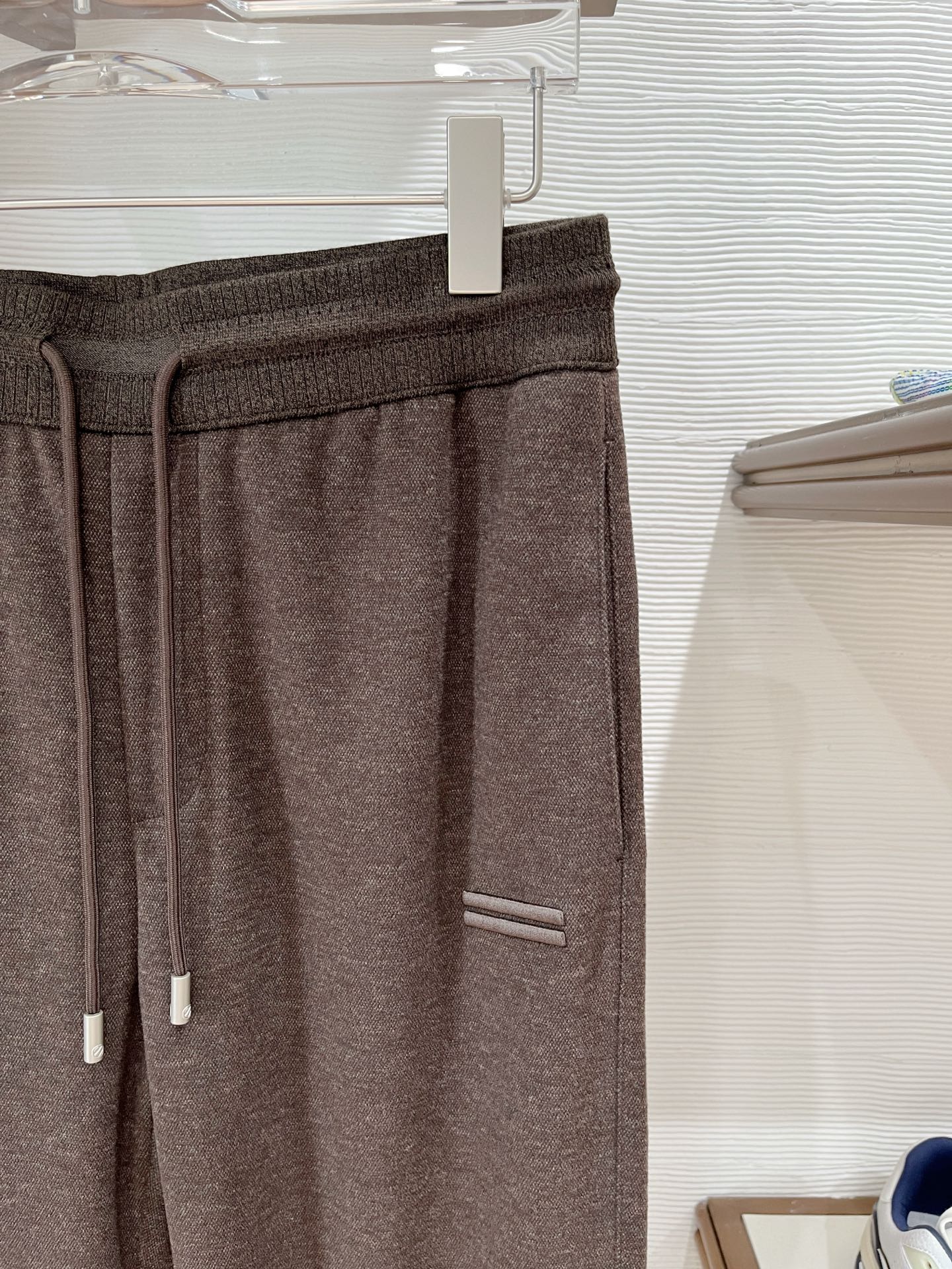 。Zz杰尼*亚🔥秋冬新款男士直筒运动裤，羊绒羊毛混纺面料、三标齐、松紧腰抽绳、两侧拉链口袋设计，合体的裁