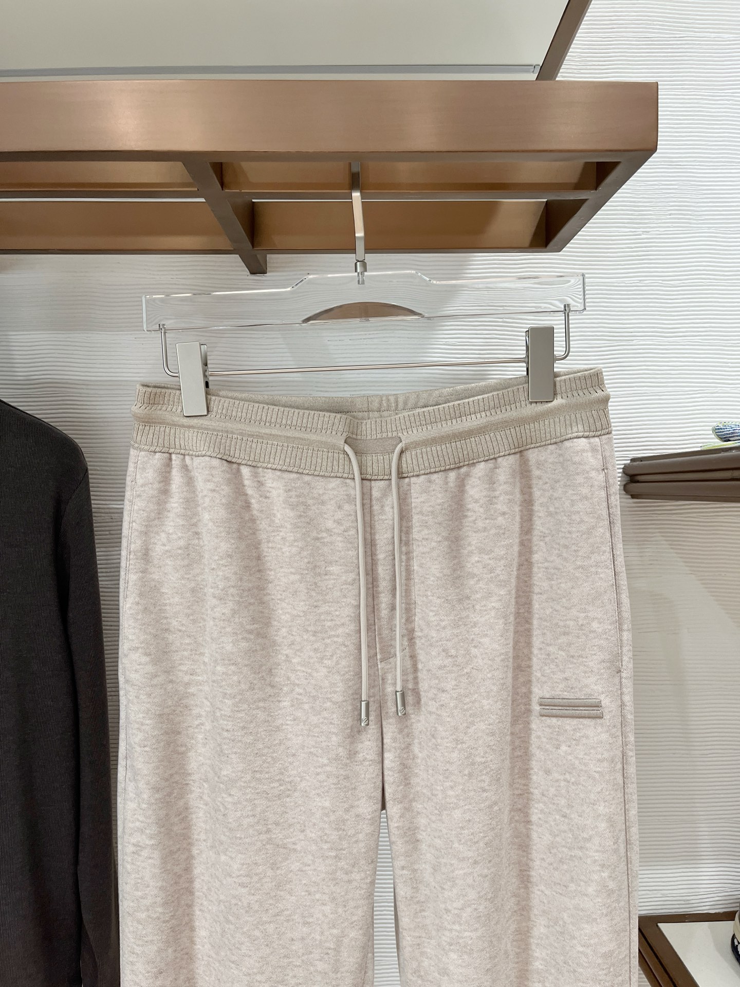 。Zz杰尼*亚🔥秋冬新款男士直筒运动裤，羊绒羊毛混纺面料、三标齐、松紧腰抽绳、两侧拉链口袋设计，合体的裁