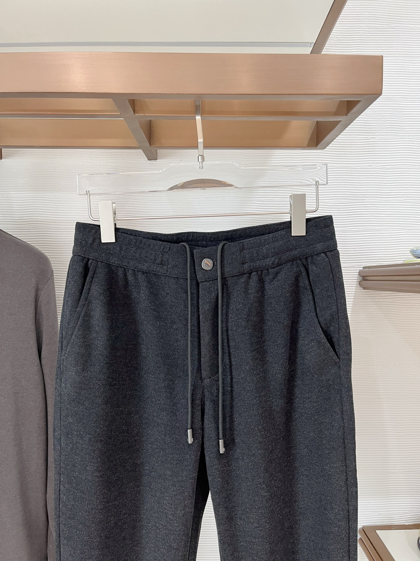 。Zz杰尼*亚🔥秋冬新款男士直筒运动裤，羊绒羊毛混纺面料、三标齐、松紧腰抽绳、两侧拉链口袋设计，合体的裁