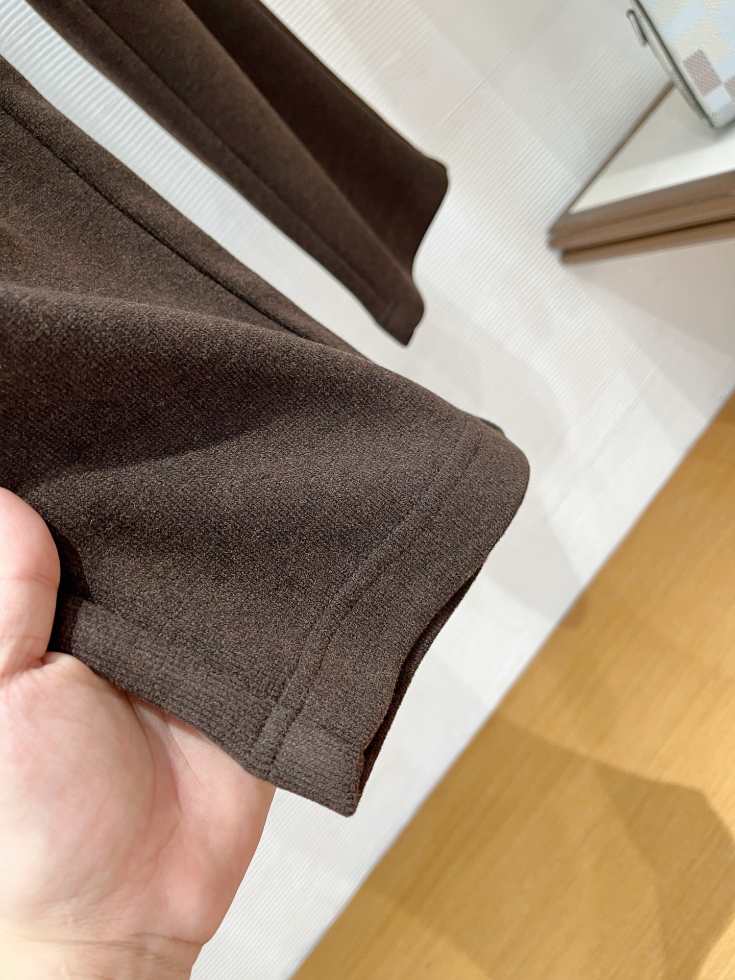 。Zz杰尼*亚🔥秋冬新款男士直筒运动裤，羊绒羊毛混纺面料、三标齐、松紧腰抽绳、两侧拉链口袋设计，合体的裁