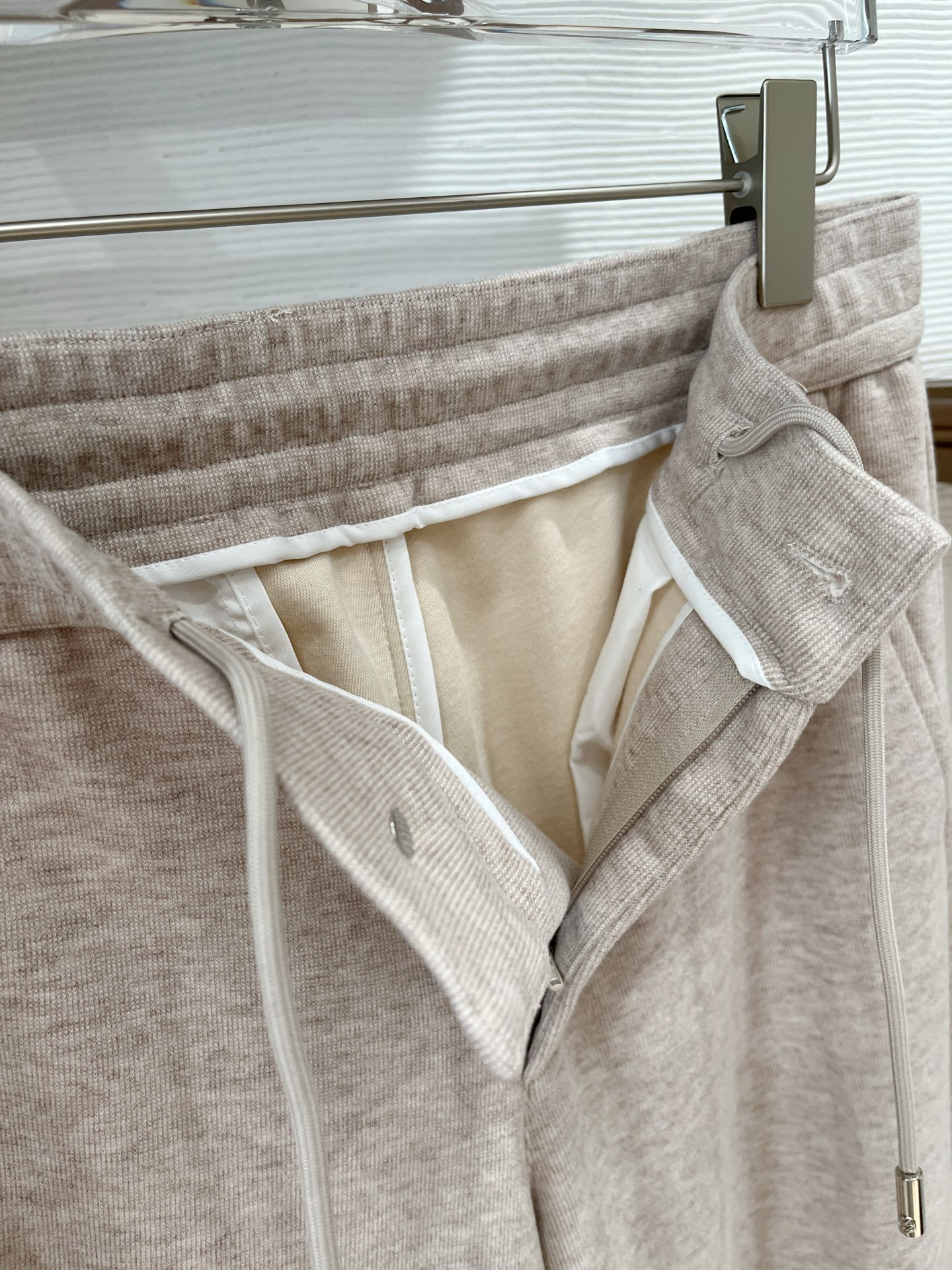 。Zz杰尼*亚🔥秋冬新款男士直筒运动裤，羊绒羊毛混纺面料、三标齐、松紧腰抽绳、两侧拉链口袋设计，合体的裁