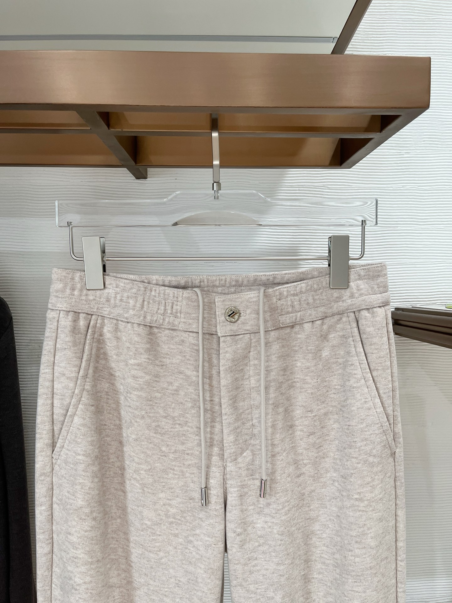 。Zz杰尼*亚🔥秋冬新款男士直筒运动裤，羊绒羊毛混纺面料、三标齐、松紧腰抽绳、两侧拉链口袋设计，合体的裁