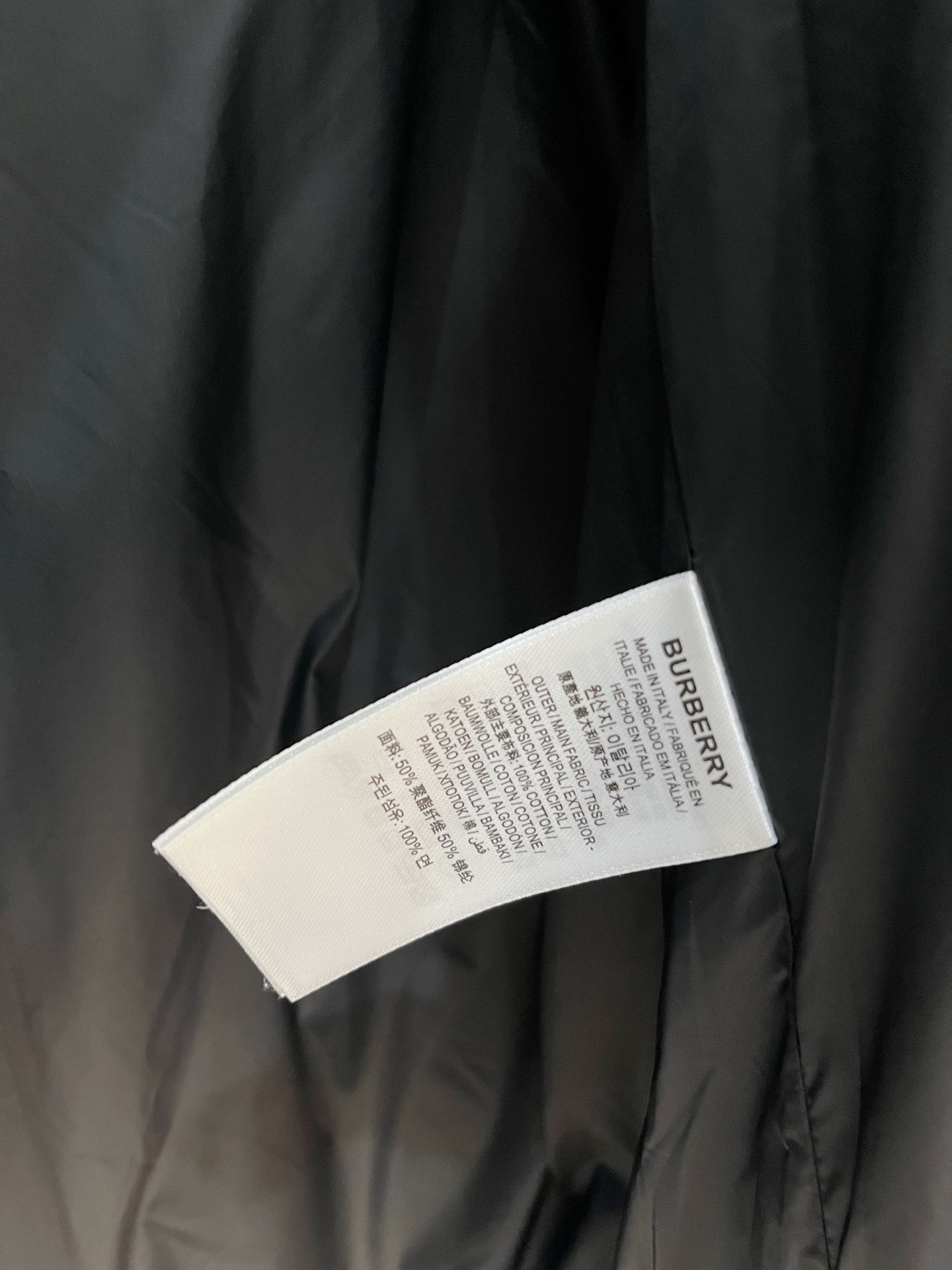 2️⃣0️⃣2️⃣5️⃣秋冬新款BBR巴宝莉男士缎面菱格羽绒服 压胶工艺 细节到位 颜色黑色 藏青色 4