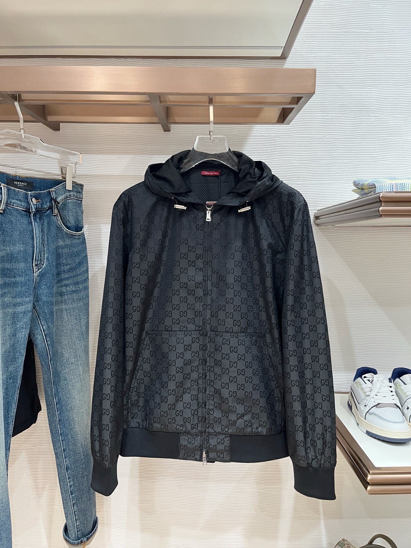 NO:570314,The new gjia official website has the same style, complete with three standards!  2025 new autumn and winter men's jackets, fashionable and casual high-end version!  Custom-made fabrics at the counter are highly breathable and comfortable, with impeccable details and brand element design concepts, reflecting high quality. It feels delicate and soft!  It presents a casual cut and the upper body shape is awesome!  Size M-3Xl .,,gucci,jackets & coats,jackets & coats,alexander wang19860909上新 g家 官网同款,三标齐全！2025秋冬新款男士夹克外套,时尚休闲高端版本！专柜定制面料 透气舒适度高,细节无可挑剔,品牌元素设计理念,体现高品质.手感细腻柔软！呈现休闲裁剪,上身版型超赞！码数M-3Xl .,,gucci,jackets & coats,jackets & coats,alexander wang,Men's clothing