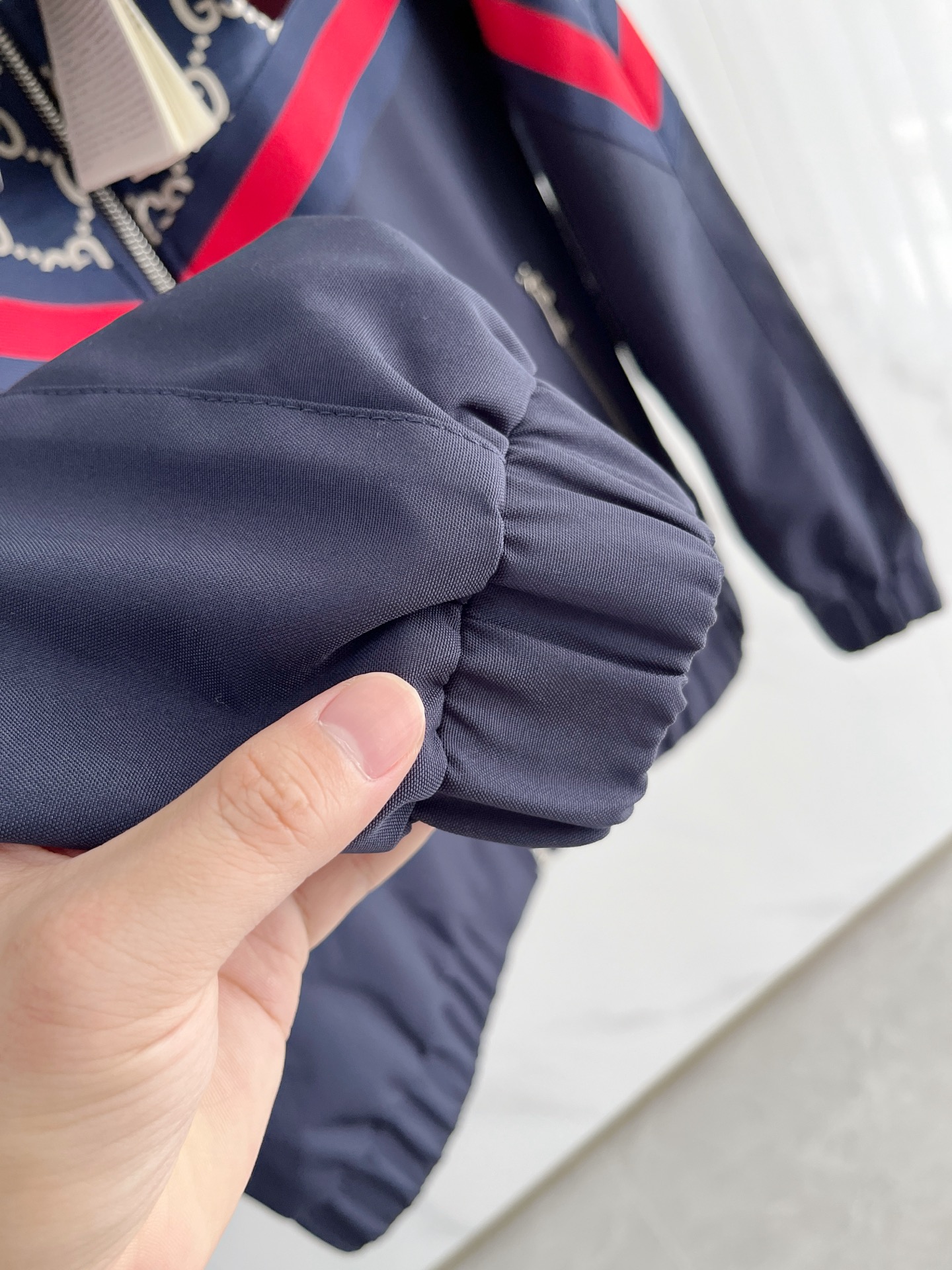 新品。G家新款夹克外套，秀场新品‼品相非常完美，舒适保暖，三标齐全色泽饱满诱人，非常出彩的设计，轻松将时