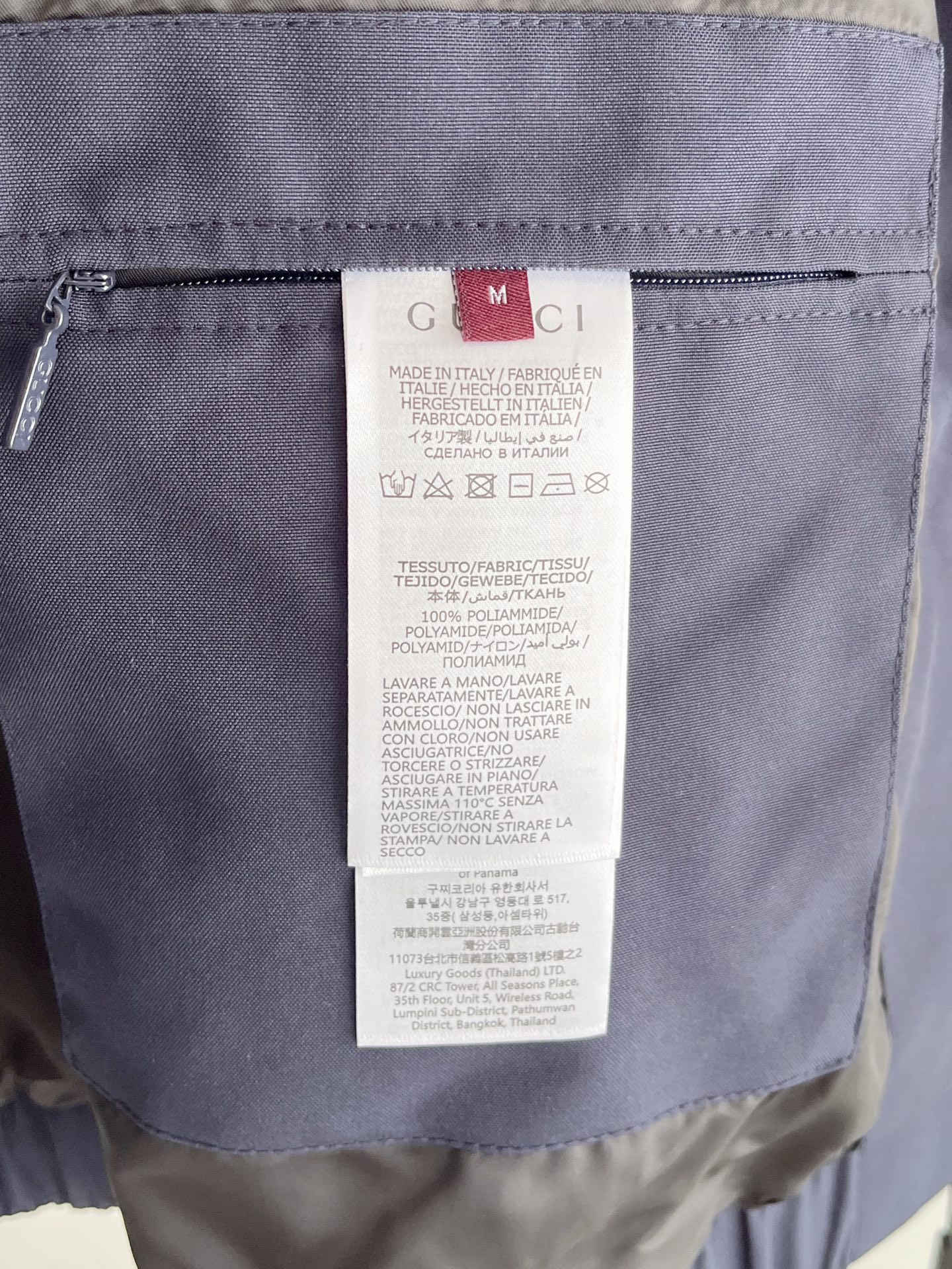 新品。G家新款夹克外套，秀场新品‼品相非常完美，舒适保暖，三标齐全色泽饱满诱人，非常出彩的设计，轻松将时