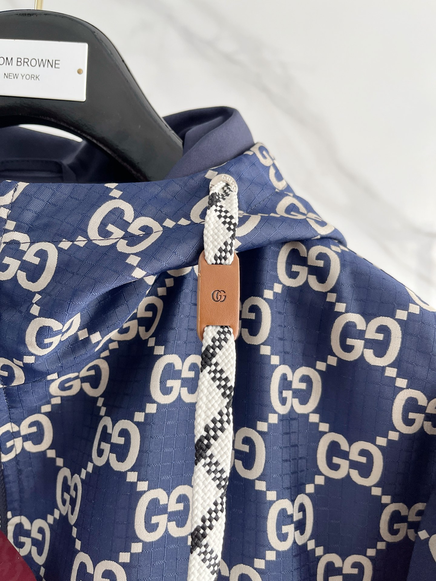 新品。G家新款夹克外套，秀场新品‼品相非常完美，舒适保暖，三标齐全色泽饱满诱人，非常出彩的设计，轻松将时