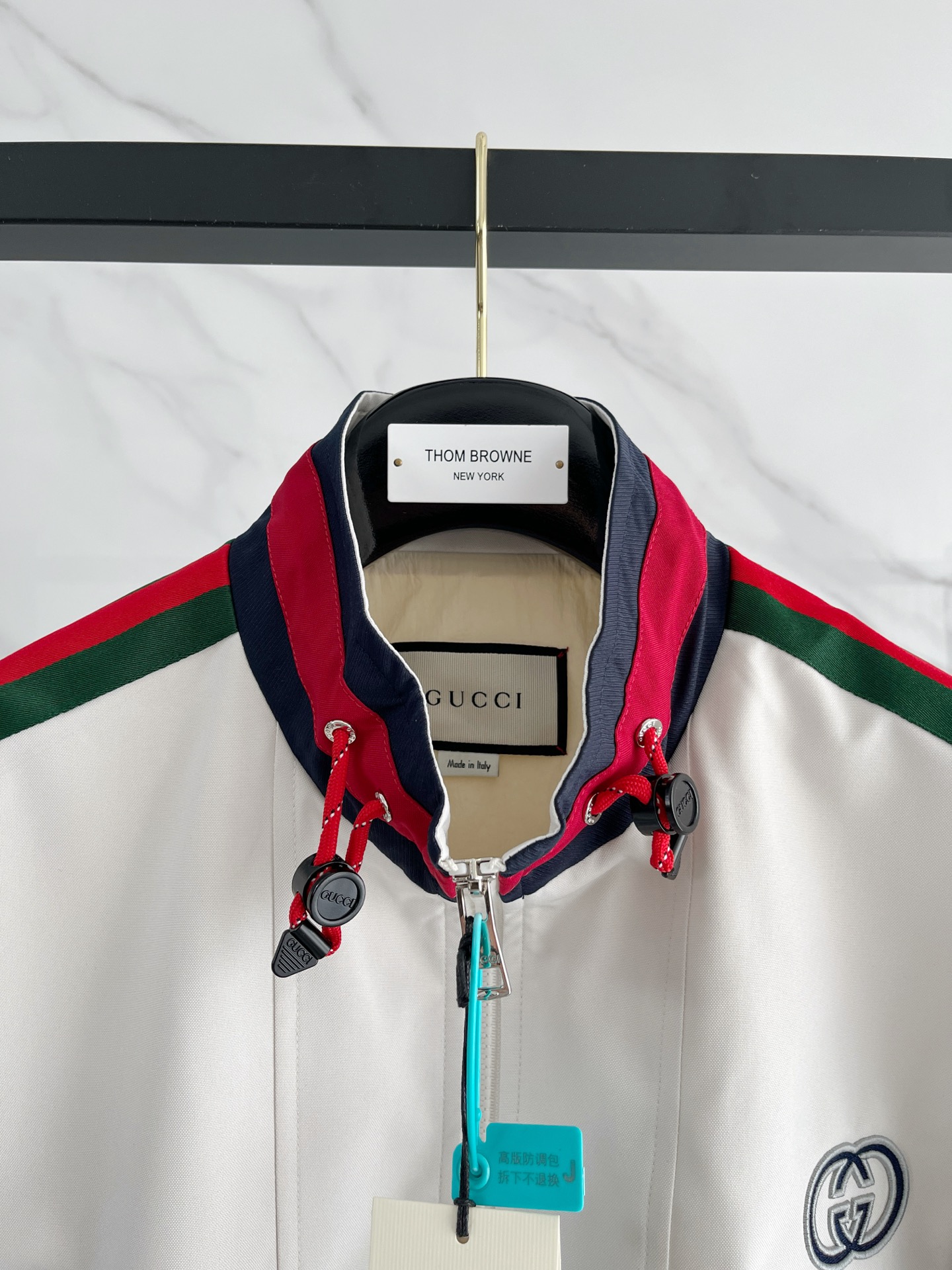 新品。G家新款夹克外套，秀场新品‼品相非常完美，舒适保暖，三标齐全色泽饱满诱人，非常出彩的设计，轻松将时