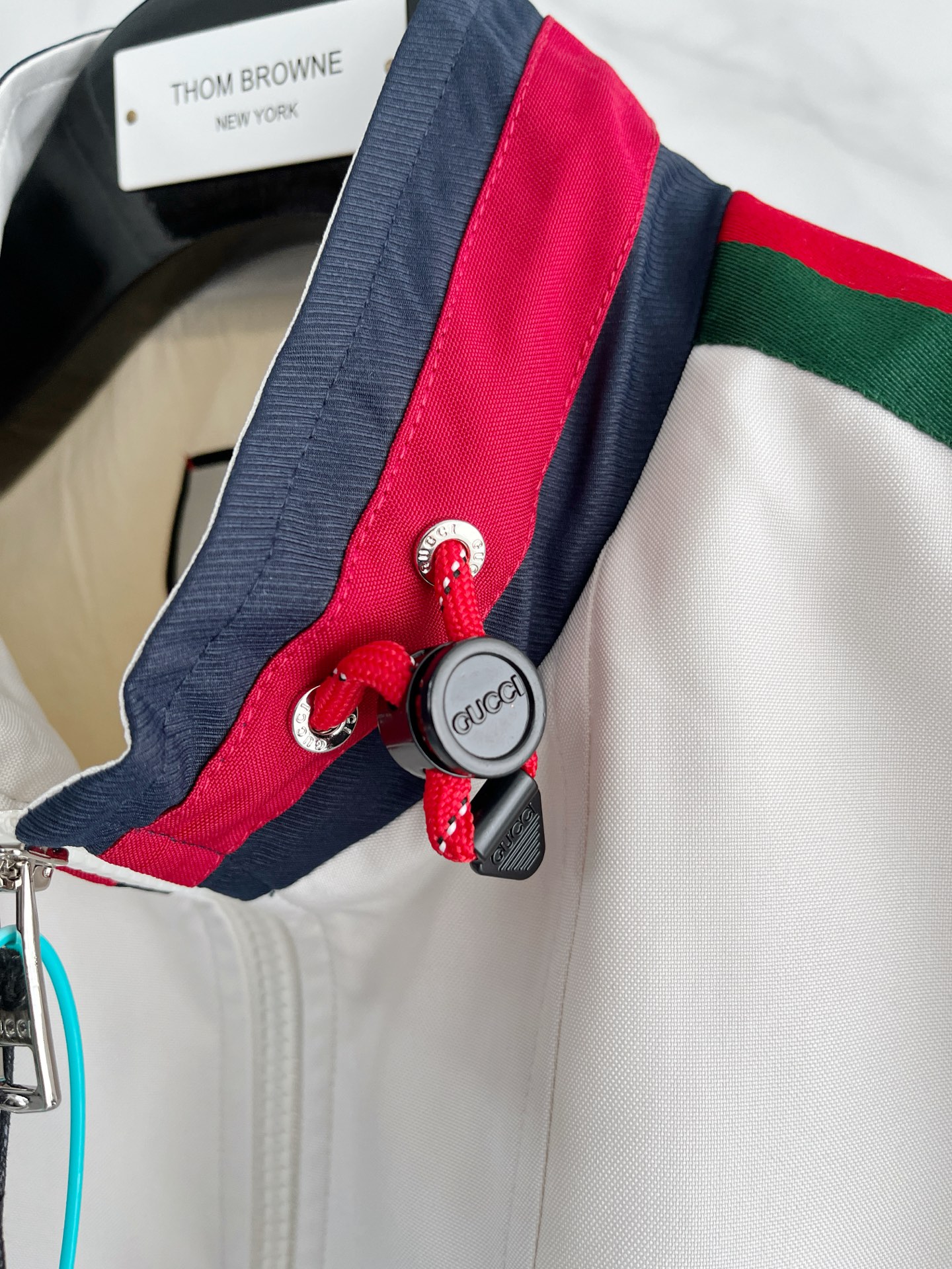 新品。G家新款夹克外套，秀场新品‼品相非常完美，舒适保暖，三标齐全色泽饱满诱人，非常出彩的设计，轻松将时