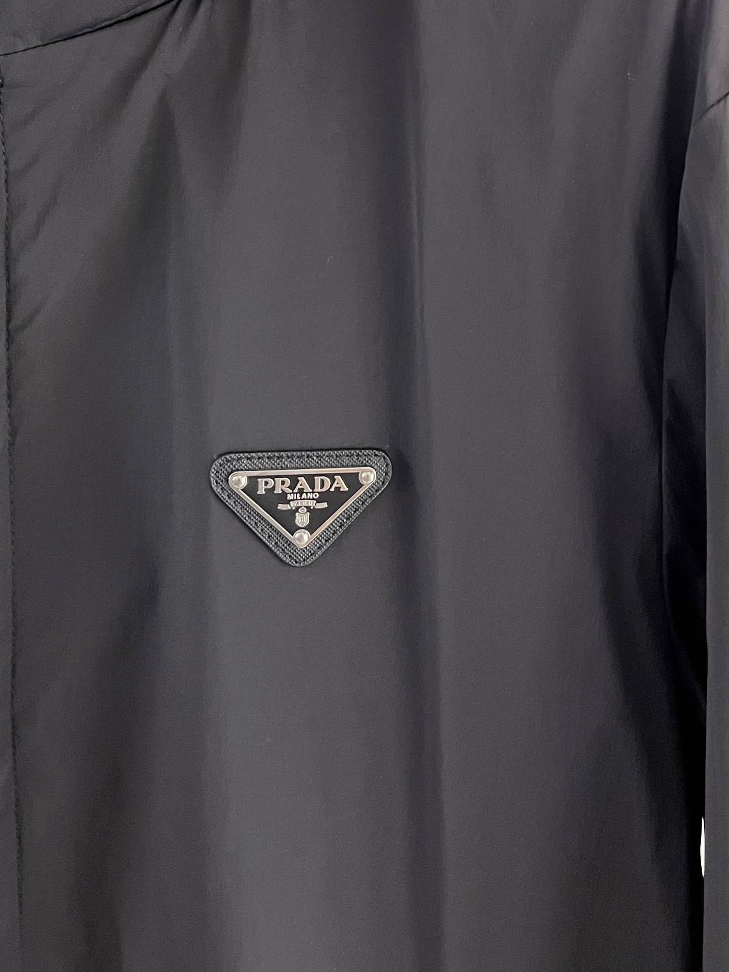 PRADA普拉达 男士时装款可脱卸连帽夹克外套，台湾意比贸易商行货，25年早春新品，高端意大利代工出品，