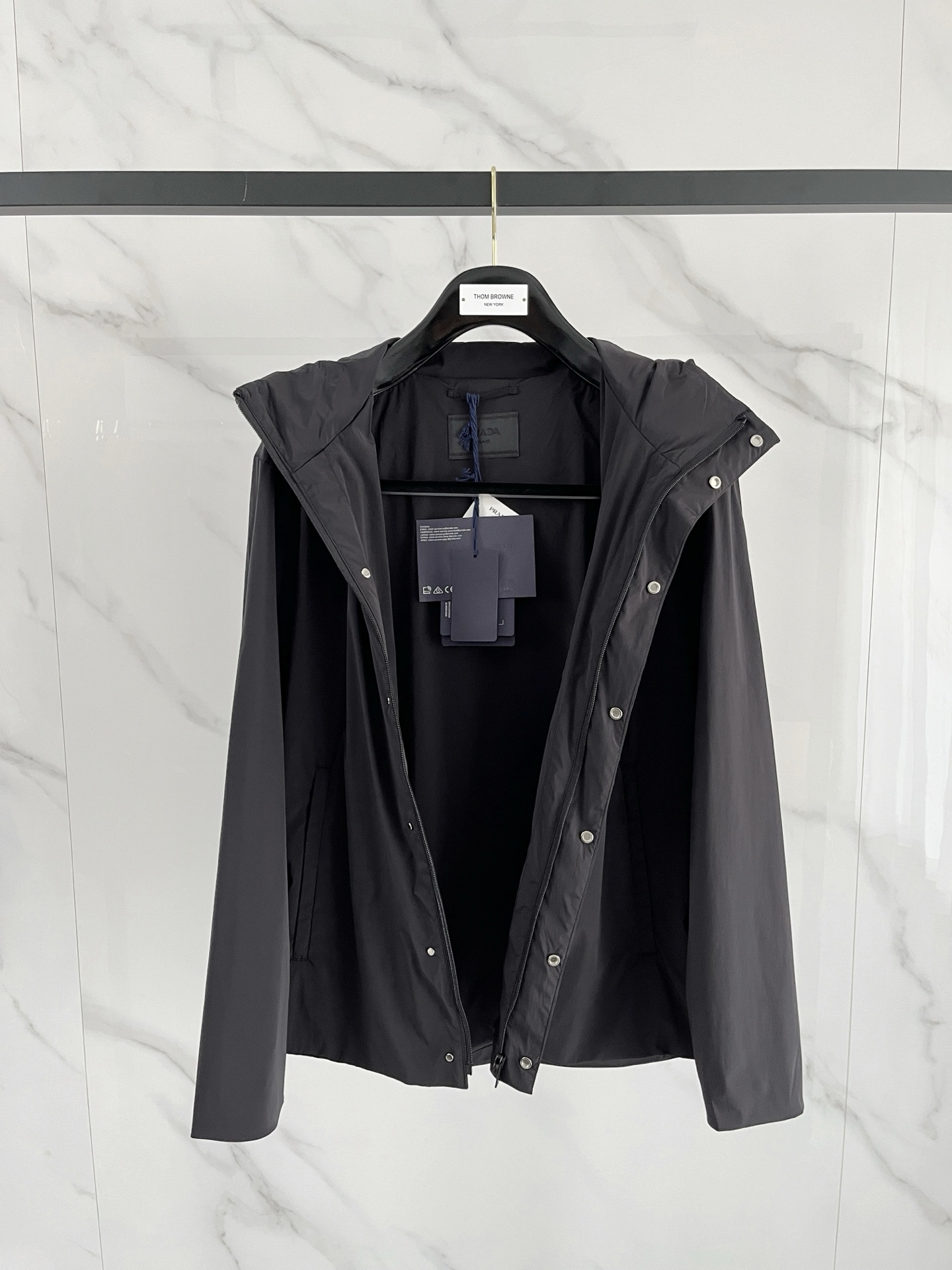 PRADA普拉达 男士时装款可脱卸连帽夹克外套，台湾意比贸易商行货，25年早春新品，高端意大利代工出品，