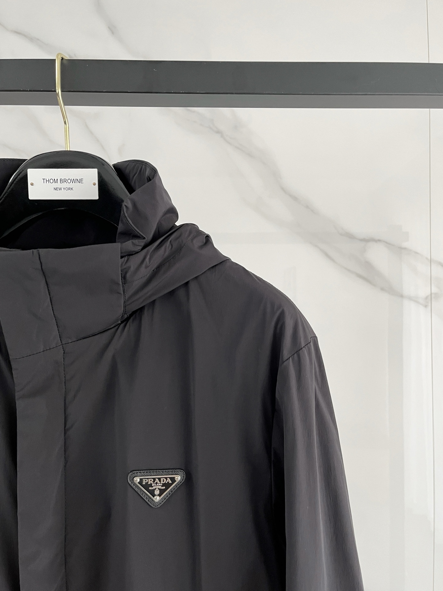PRADA普拉达 男士时装款可脱卸连帽夹克外套，台湾意比贸易商行货，25年早春新品，高端意大利代工出品，