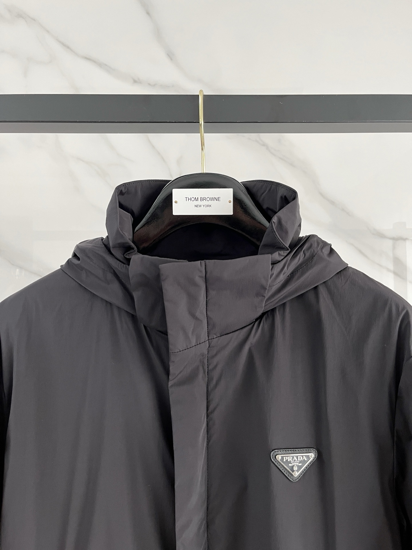 PRADA普拉达 男士时装款可脱卸连帽夹克外套，台湾意比贸易商行货，25年早春新品，高端意大利代工出品，
