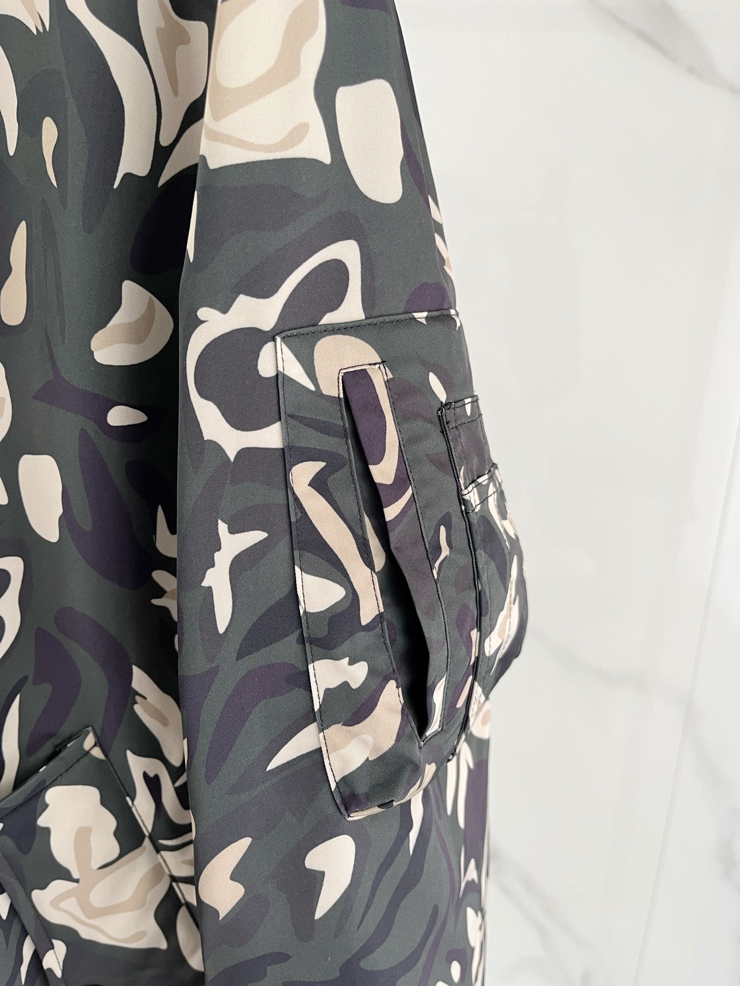 加棉lv 官网同款，三标齐全！2025秋冬新款男士夹克外套，时尚休闲高端版本！专柜定制面料 透气舒适度高