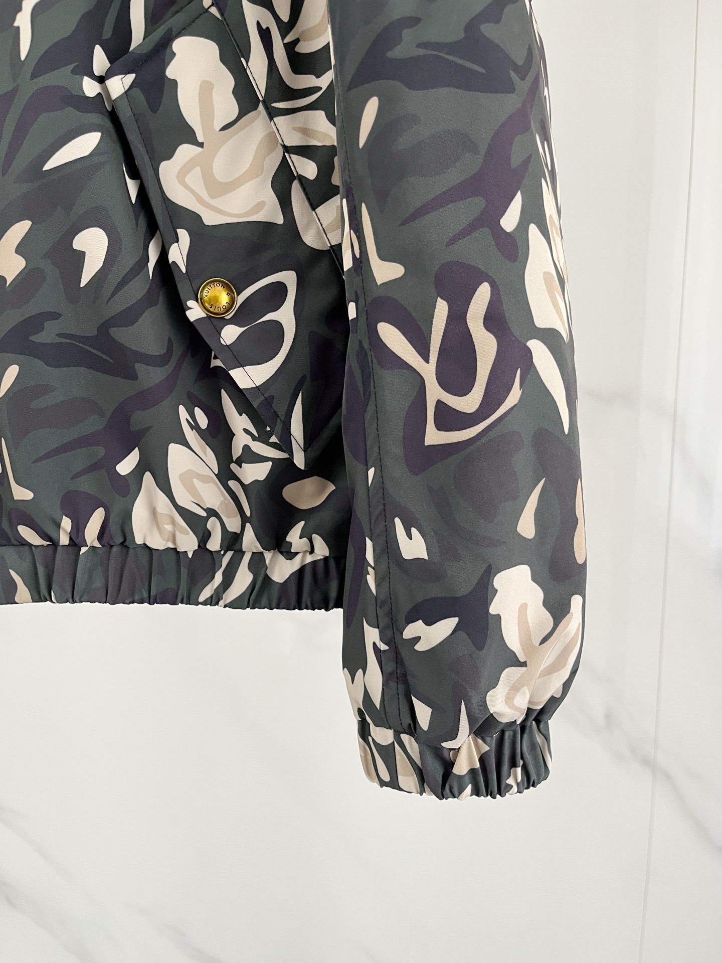 加棉lv 官网同款，三标齐全！2025秋冬新款男士夹克外套，时尚休闲高端版本！专柜定制面料 透气舒适度高