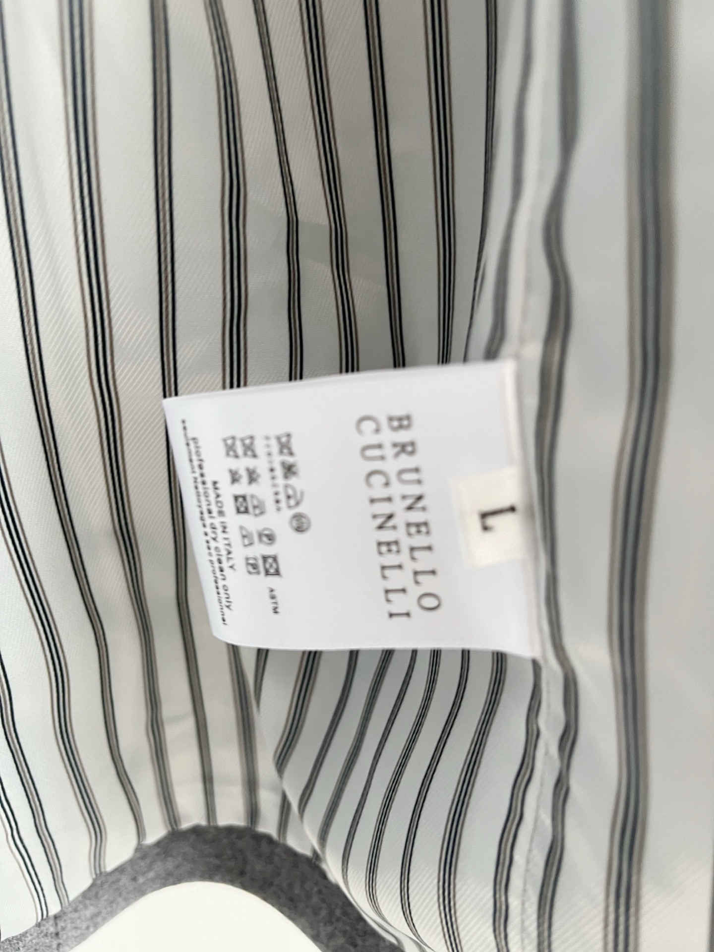 （推荐）BC 2025秋冬新款混纺面料男士修身西服外套2️⃣个颜色：浅米色款显得更加清新、柔和，适合日常