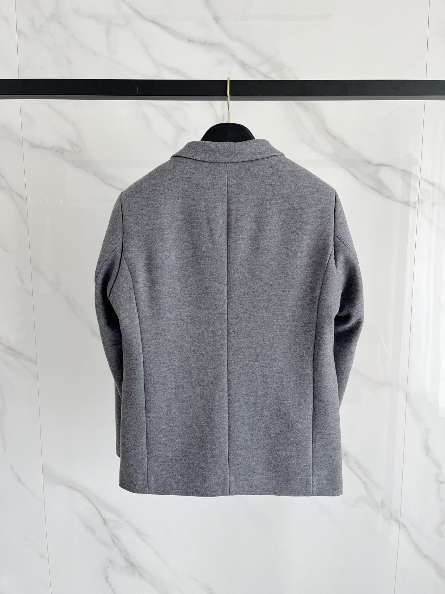 （推荐）BC 2025秋冬新款混纺面料男士修身西服外套2️⃣个颜色：浅米色款显得更加清新、柔和，适合日常